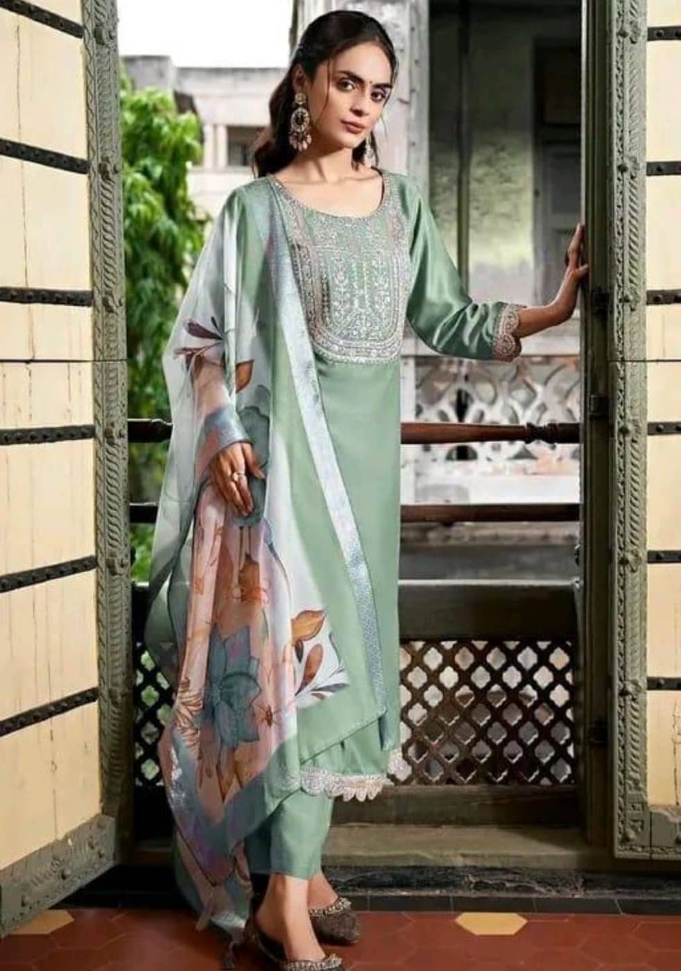 DIVYA VALLABHBHAI KATARIYA Women Rayon Solid A-line Kurti With Pants ( Green ) DIVYA VALLABHBHAI KATARIYA Women Rayon Solid A-line Kurti With Pants ( Green )