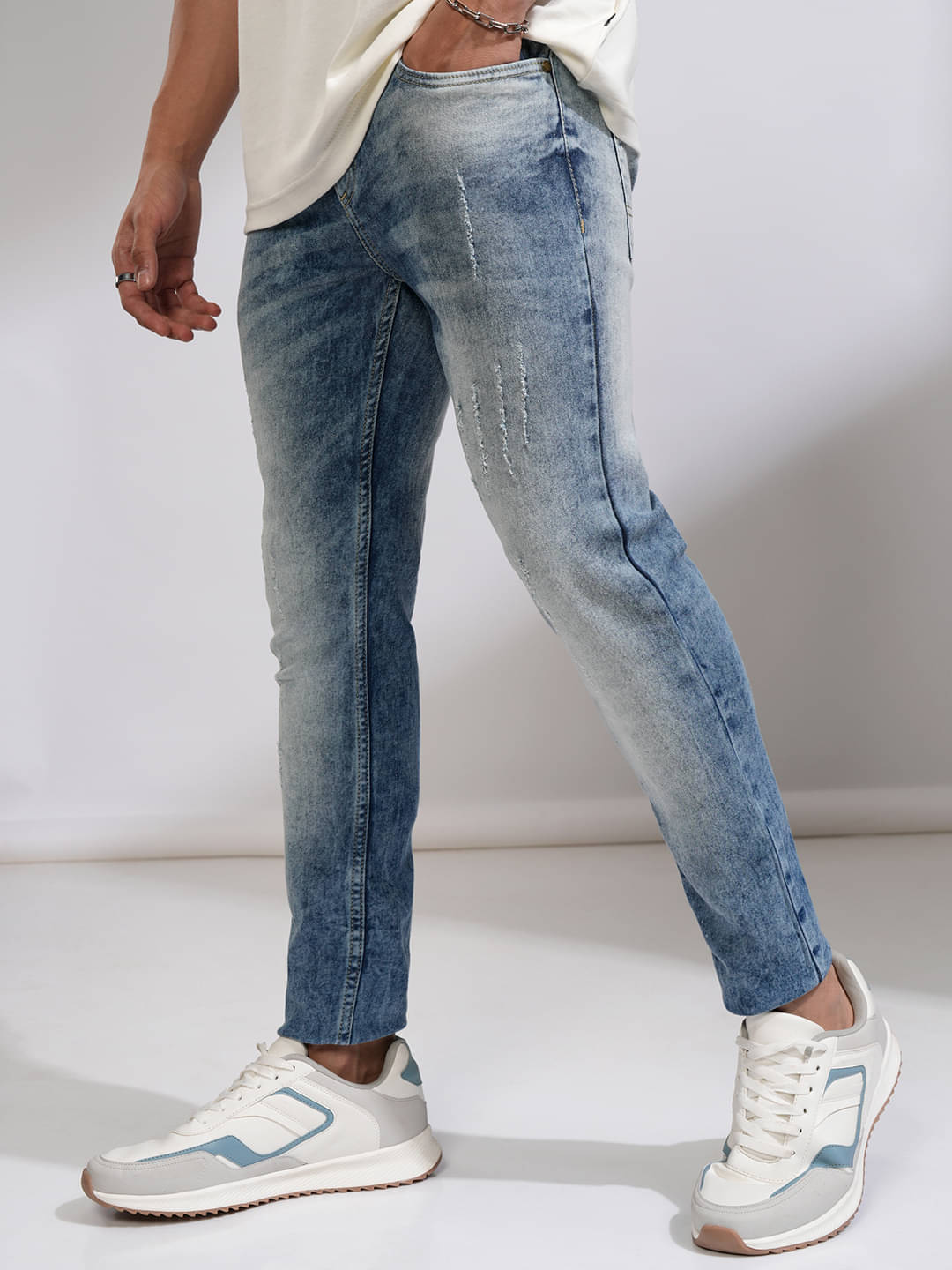 Highlander Slim Fit Clean Look Men's Jeans - Blue ( Pack of 1 )     			Highlander Slim Fit Clean Look Men's Jeans - Blue ( Pack of 1 )