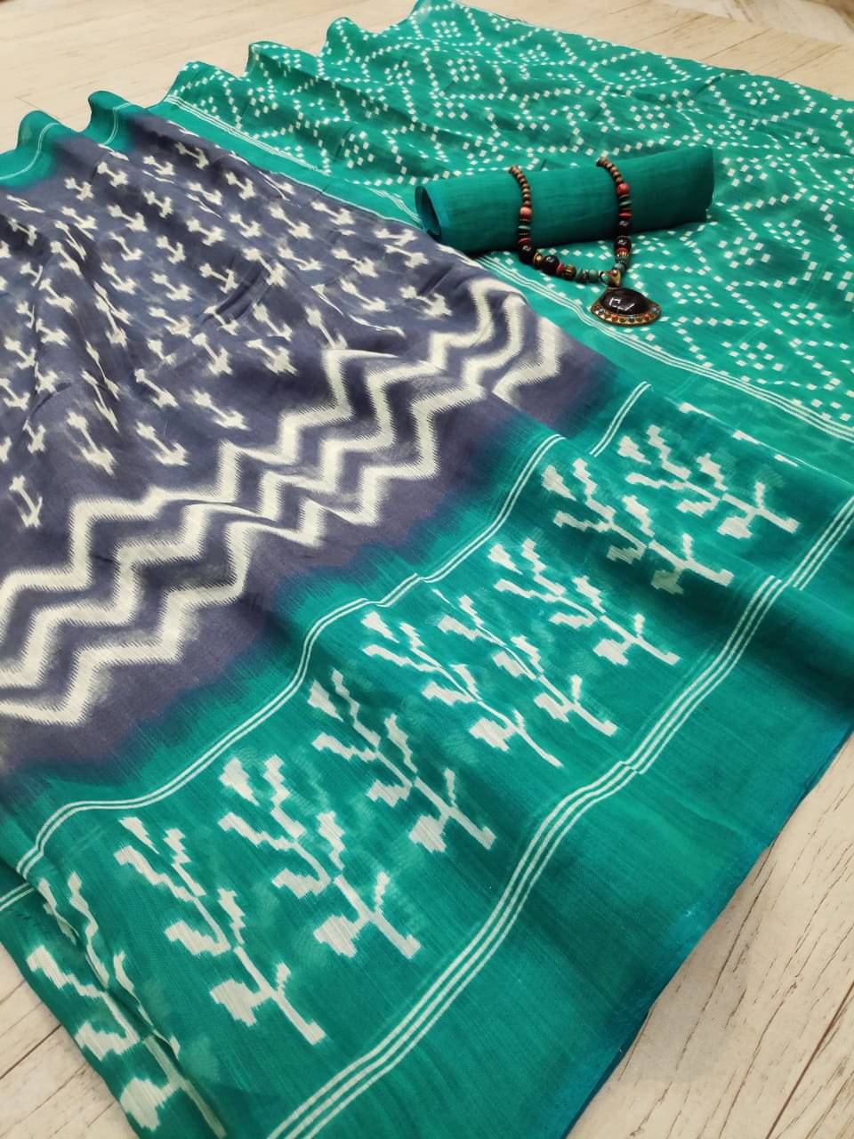 R K S M Cotton Printed Maheshwari Saree With Unstitched Blouse Piece ( Grey ) R K S M Cotton Printed Maheshwari Saree With Unstitched Blouse Piece ( Grey )