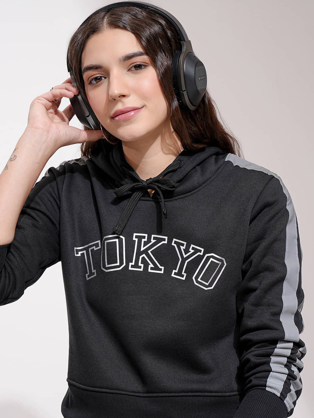 Tokyo Talkies Women Cotton Blend Sweatshirt ( Multicolor ) Tokyo Talkies Women Cotton Blend Sweatshirt ( Multicolor )