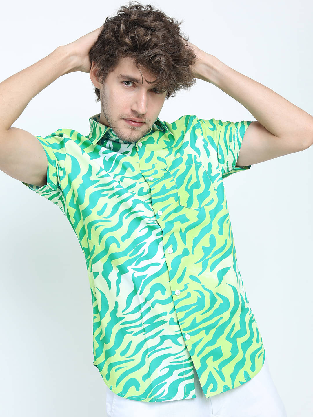     			Locomotive Polyester Slim Fit Printed Half Sleeves Men's Casual Shirt - Yellow ( Pack of 1 )