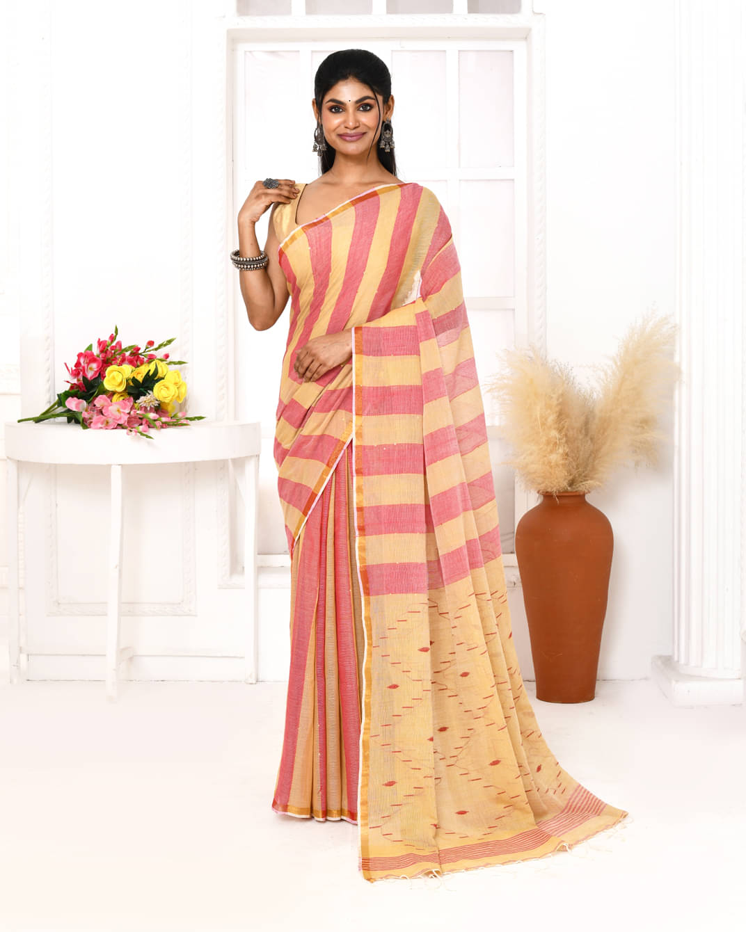     			PIYARI FASHION Cotton Woven Jamdani Saree With Unstitched Blouse Piece ( Red )