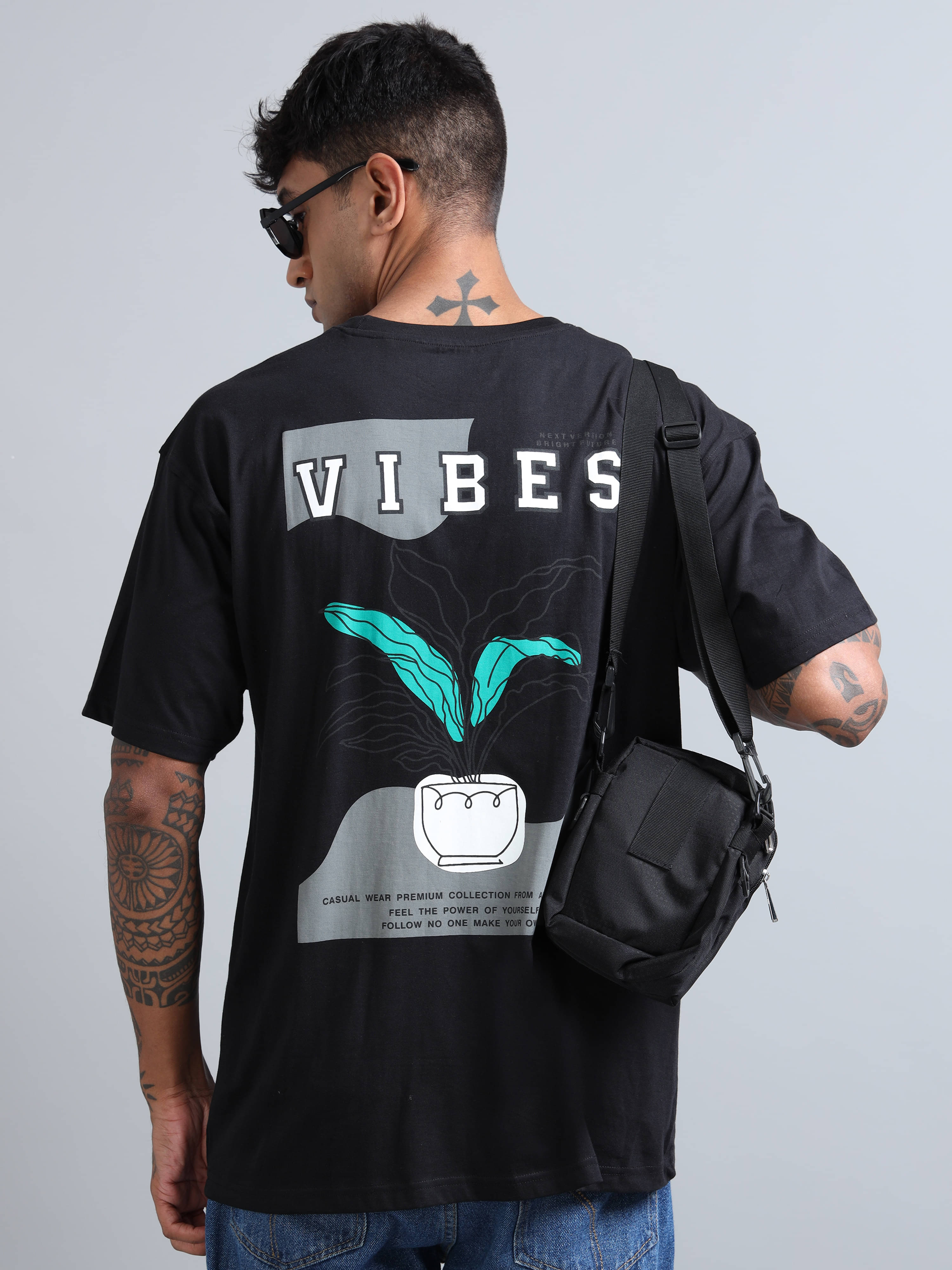 FROSEN FOX Men Cotton Blend Oversized Fit Printed T-Shirt ( Black ) FROSEN FOX Men Cotton Blend Oversized Fit Printed T-Shirt ( Black )