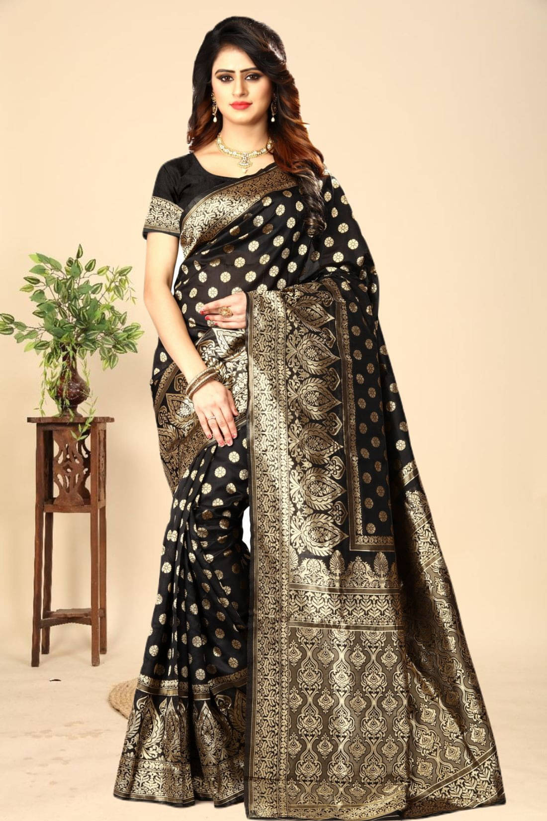     			Kevami Fashion Art Silk Woven Banarasi saree With Unstitched Blouse Piece ( Black )