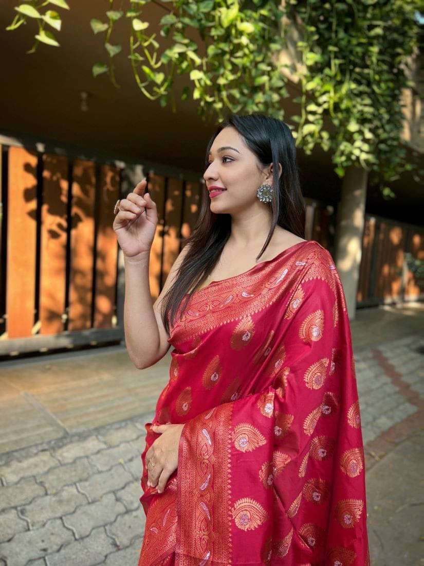 Kevami Fashion Silk Blend Self Design Banarasi saree With Unstitched Blouse Piece ( Red ) Kevami Fashion Silk Blend Self Design Banarasi saree With Unstitched Blouse Piece ( Red )