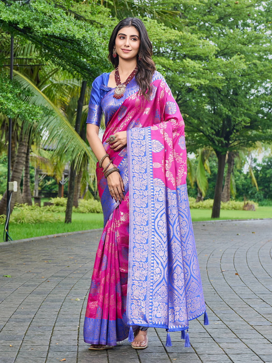 Kevami Fashion Silk Blend Woven Banarasi saree With Unstitched Blouse Piece ( Blue )     			Kevami Fashion Silk Blend Woven Banarasi saree With Unstitched Blouse Piece ( Blue )