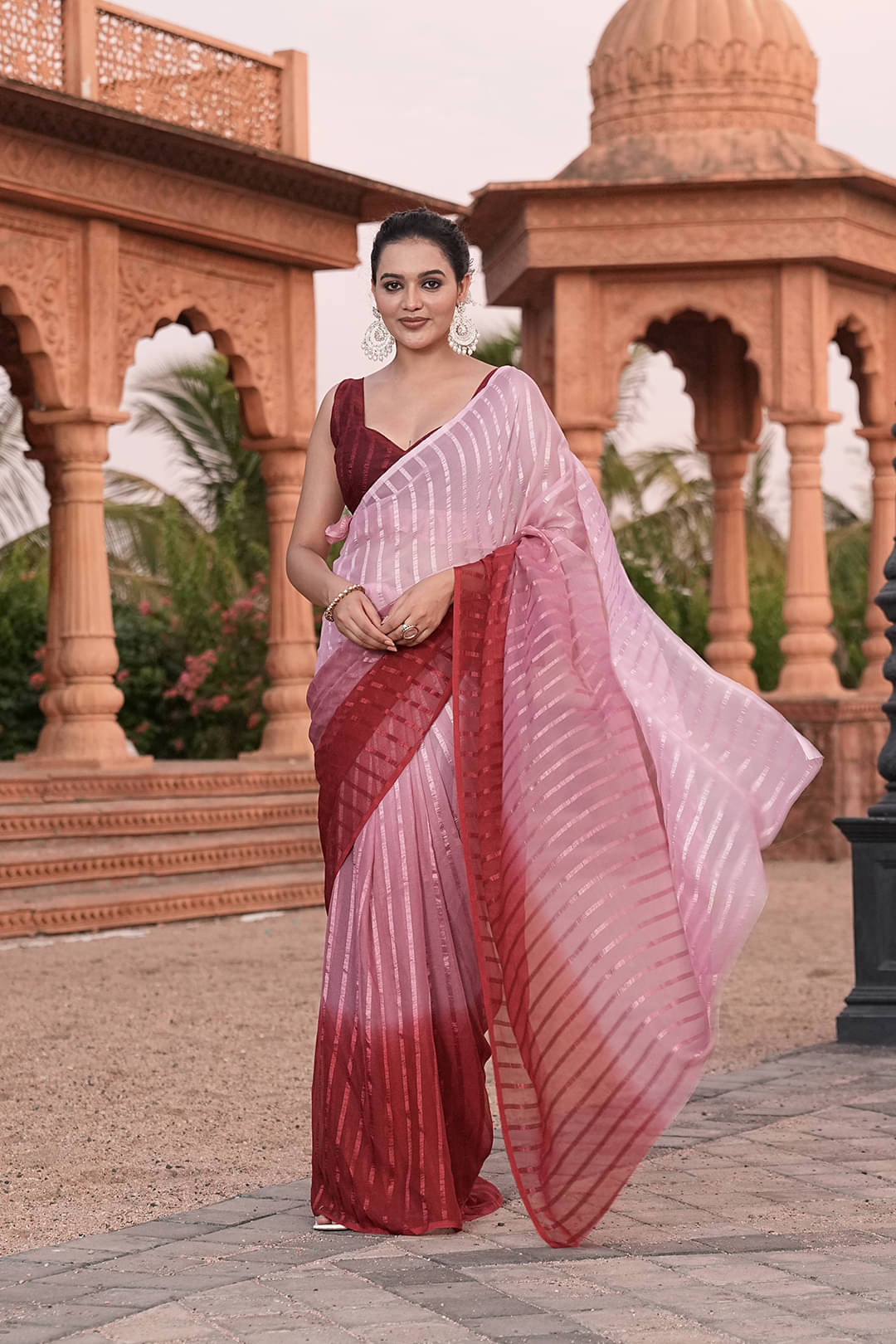     			Sitanjali Lifestyle Silk Blend Striped Maheshwari Saree With Unstitched Blouse Piece ( Maroon )