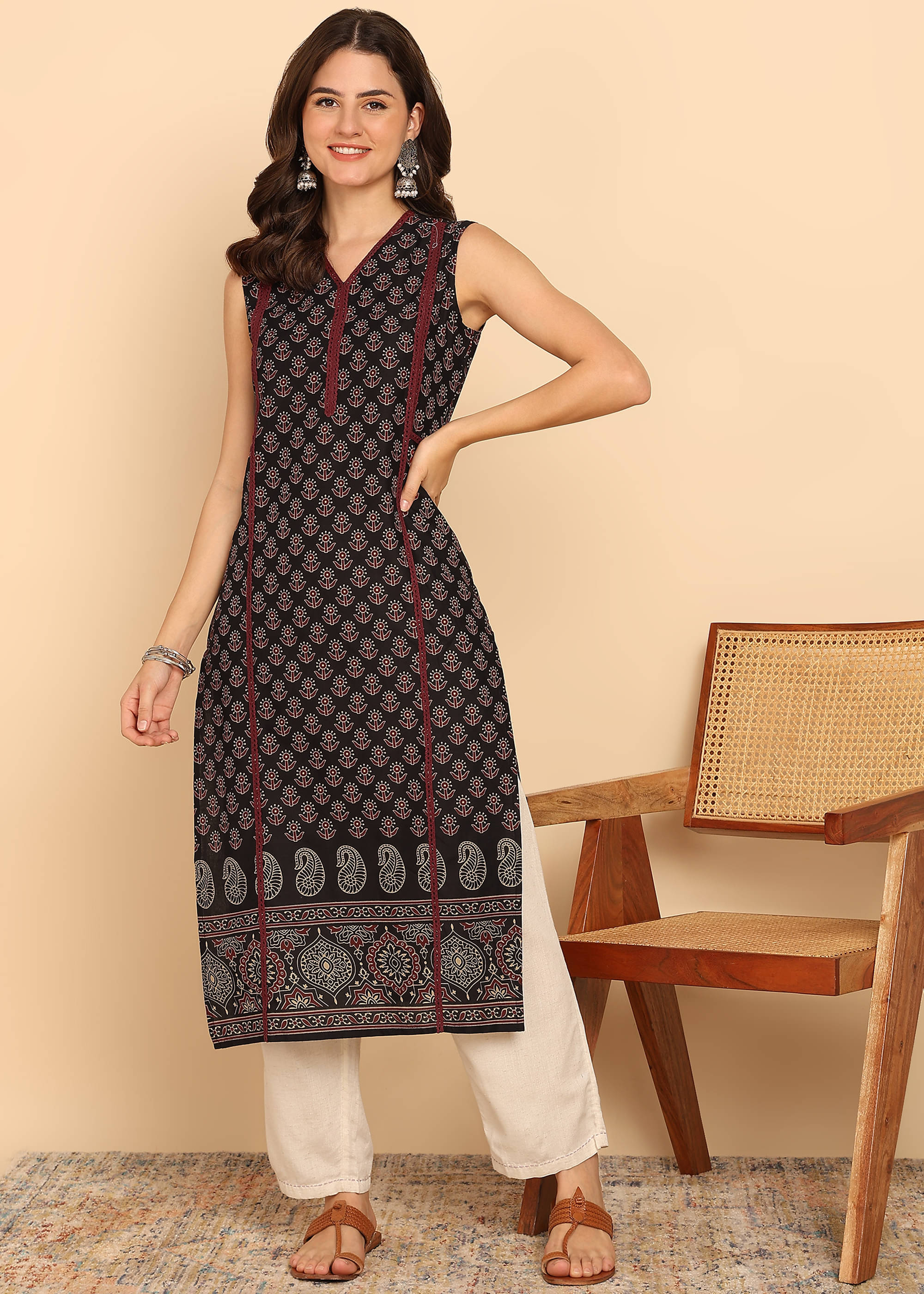     			Vbuyz Women Cotton Printed Straight Kurti ( Black )