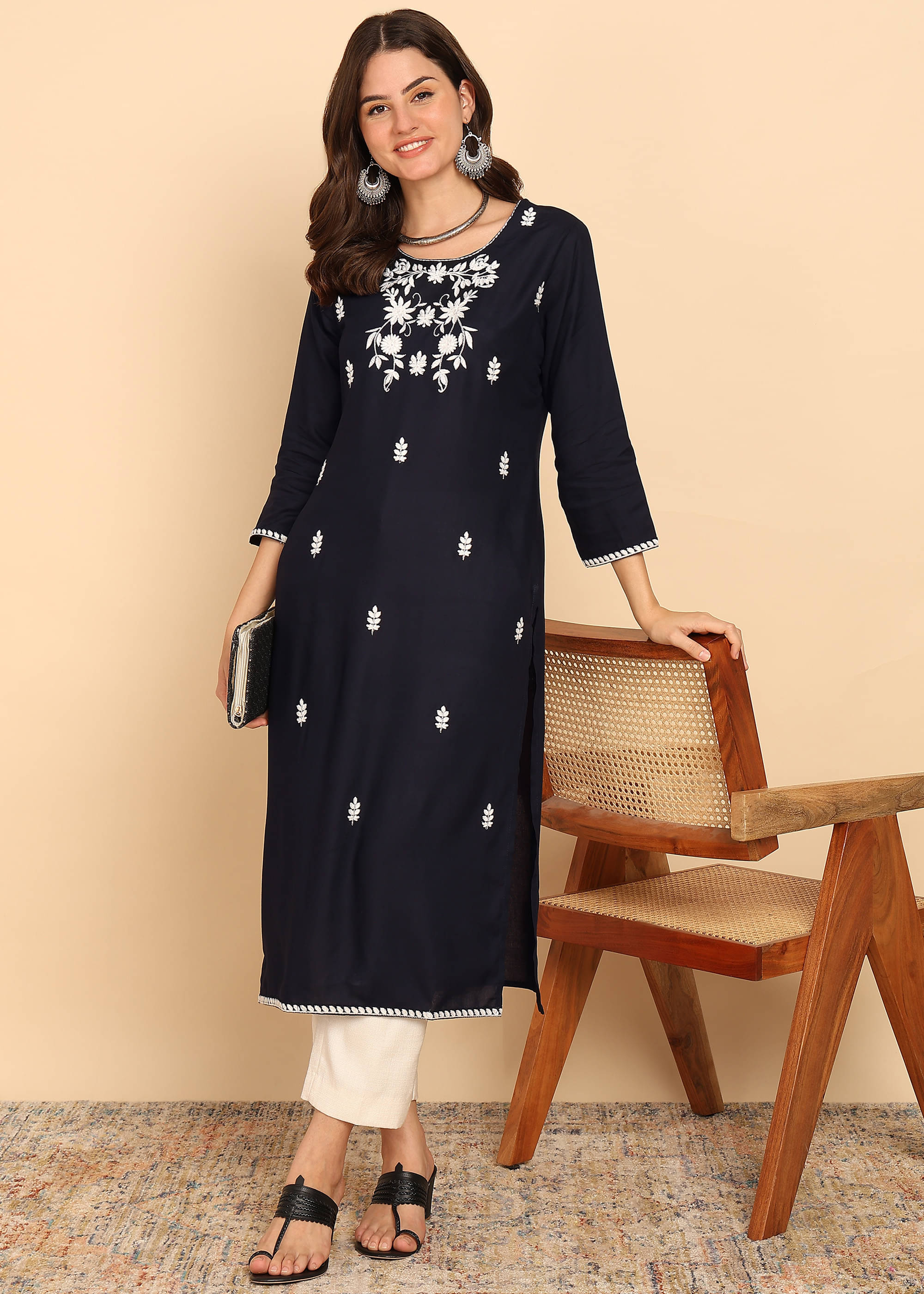 Vbuyz Women Rayon Solid Straight Kurti ( Black ) Vbuyz Women Rayon Solid Straight Kurti ( Black )
