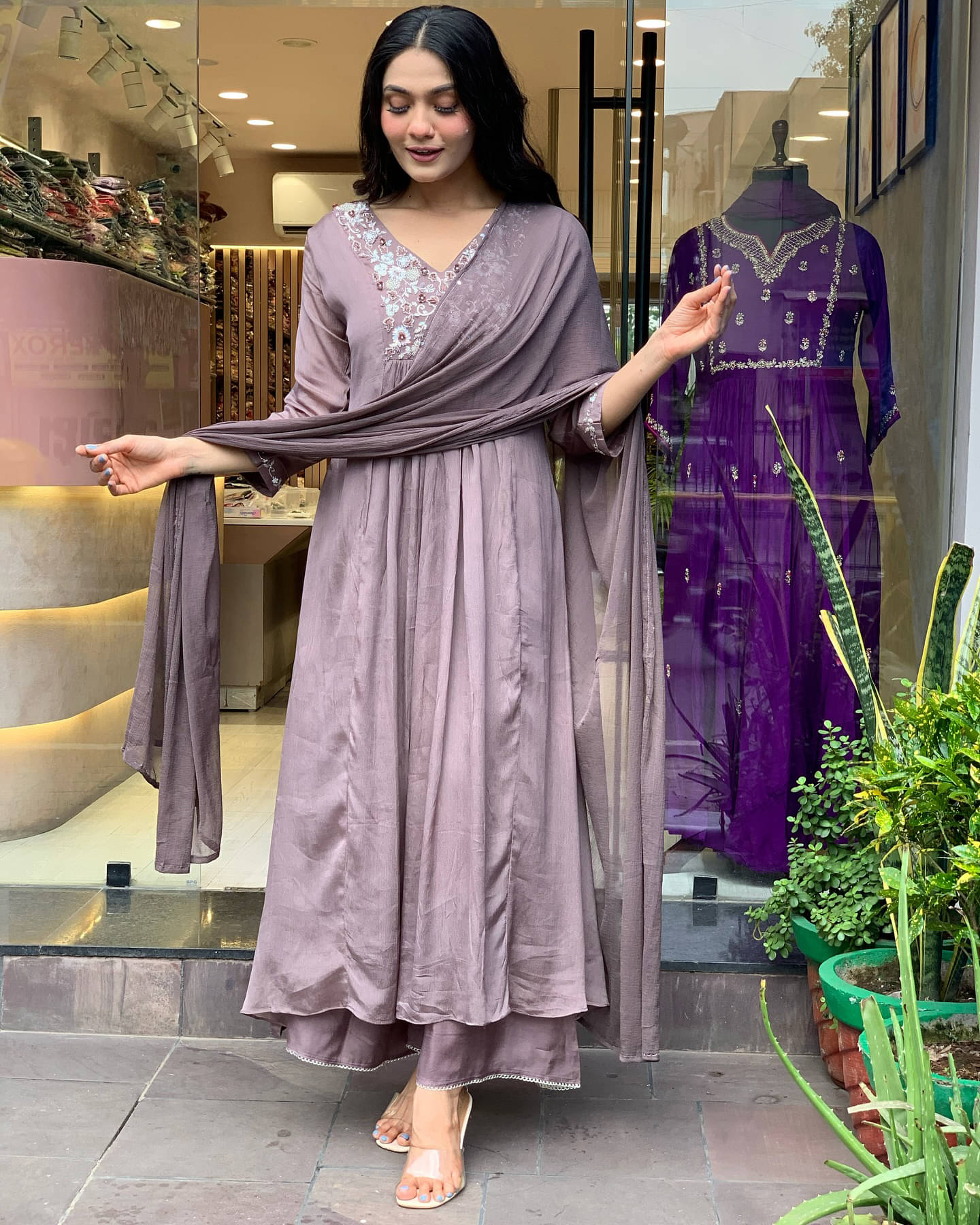     			kedar fab Women Chiffon Embroidered Nayra Kurti with Dupatta ( Purple )