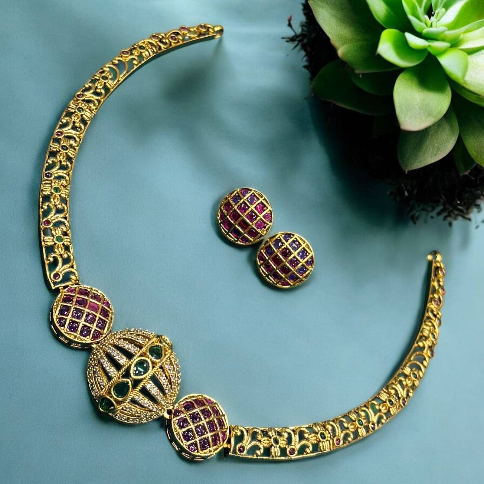     			KC JEWELS Golden Brass Necklace Set ( Pack of 1 )