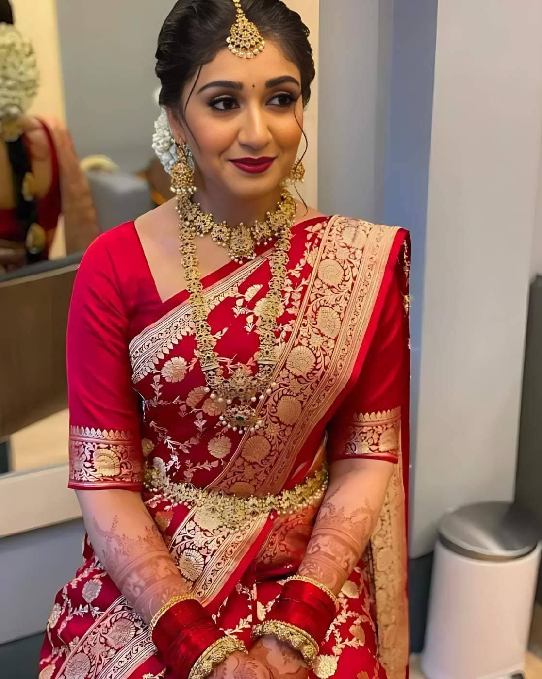 Keyura Jacquard Woven Banarasi saree With Unstitched Blouse Piece ( Red )     			Keyura Jacquard Woven Banarasi saree With Unstitched Blouse Piece ( Red )