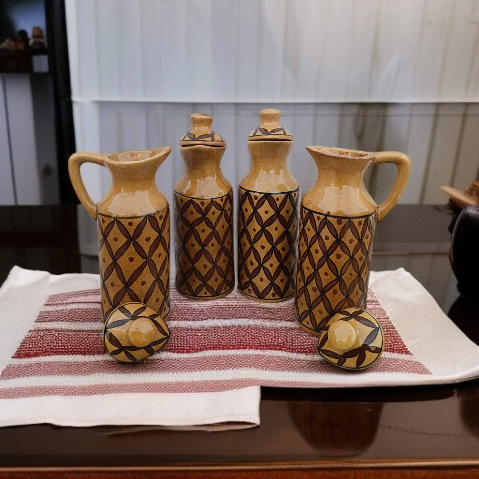     			Malaikah Gold Oil Dspnsr Ceramic Gold Oil Container ( Set of 4 )