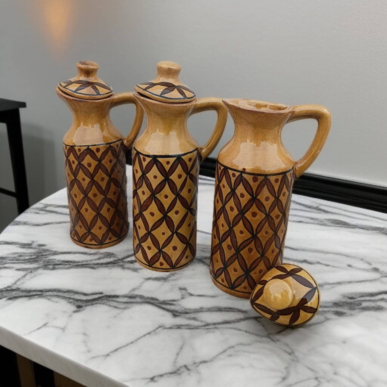     			Malaikah Gold Oil Dspnsr Ceramic Gold Oil Container ( Set of 3 )