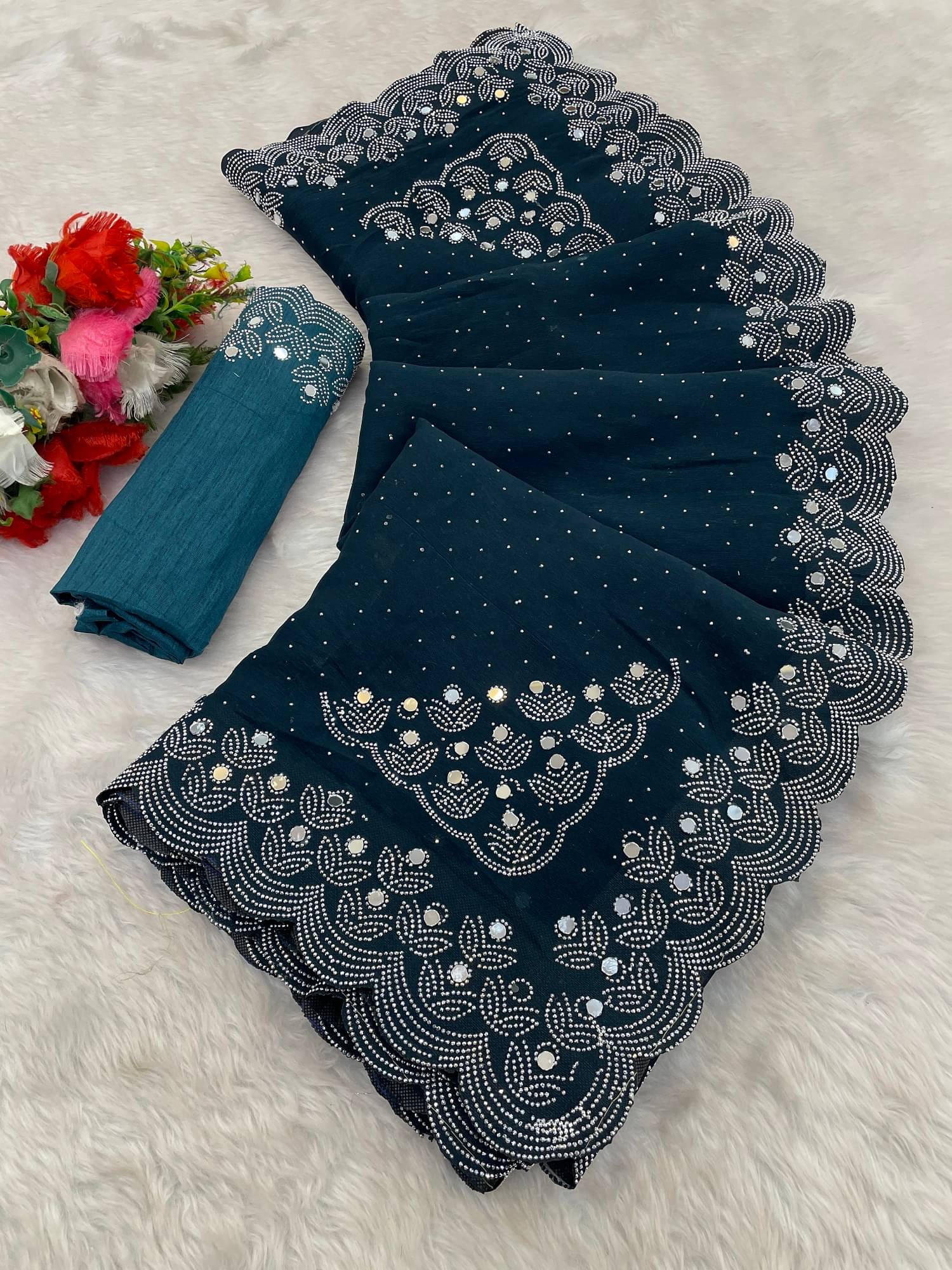     			VEERAIVA Georgette Embellished Banarasi saree With Unstitched Blouse Piece ( Rama )