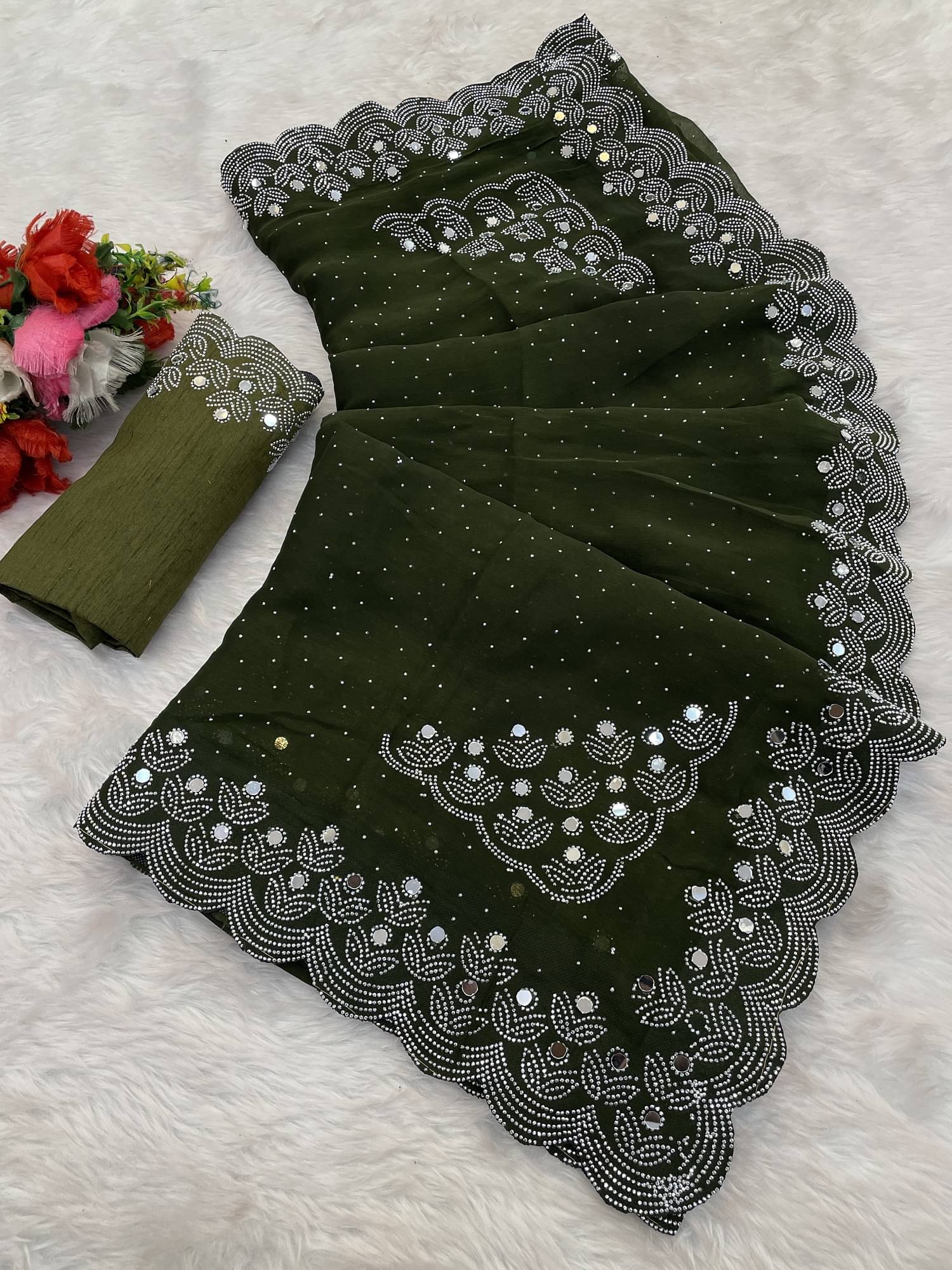     			VEERAIVA Georgette Embellished Banarasi saree With Unstitched Blouse Piece ( Mint Green )