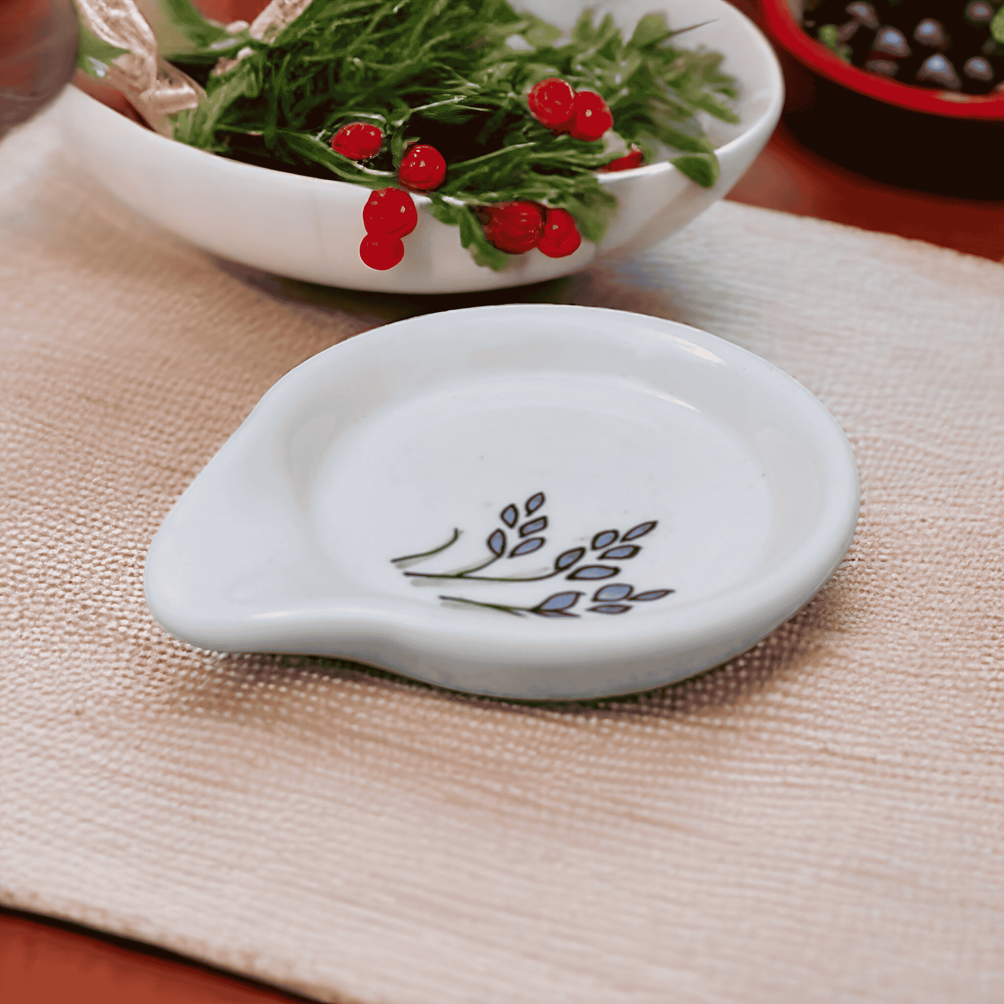     			Malaikah Blu Leaf Rnd Spn Rst Ceramic Printed Cutlery Holder White ( Pack of 1 )