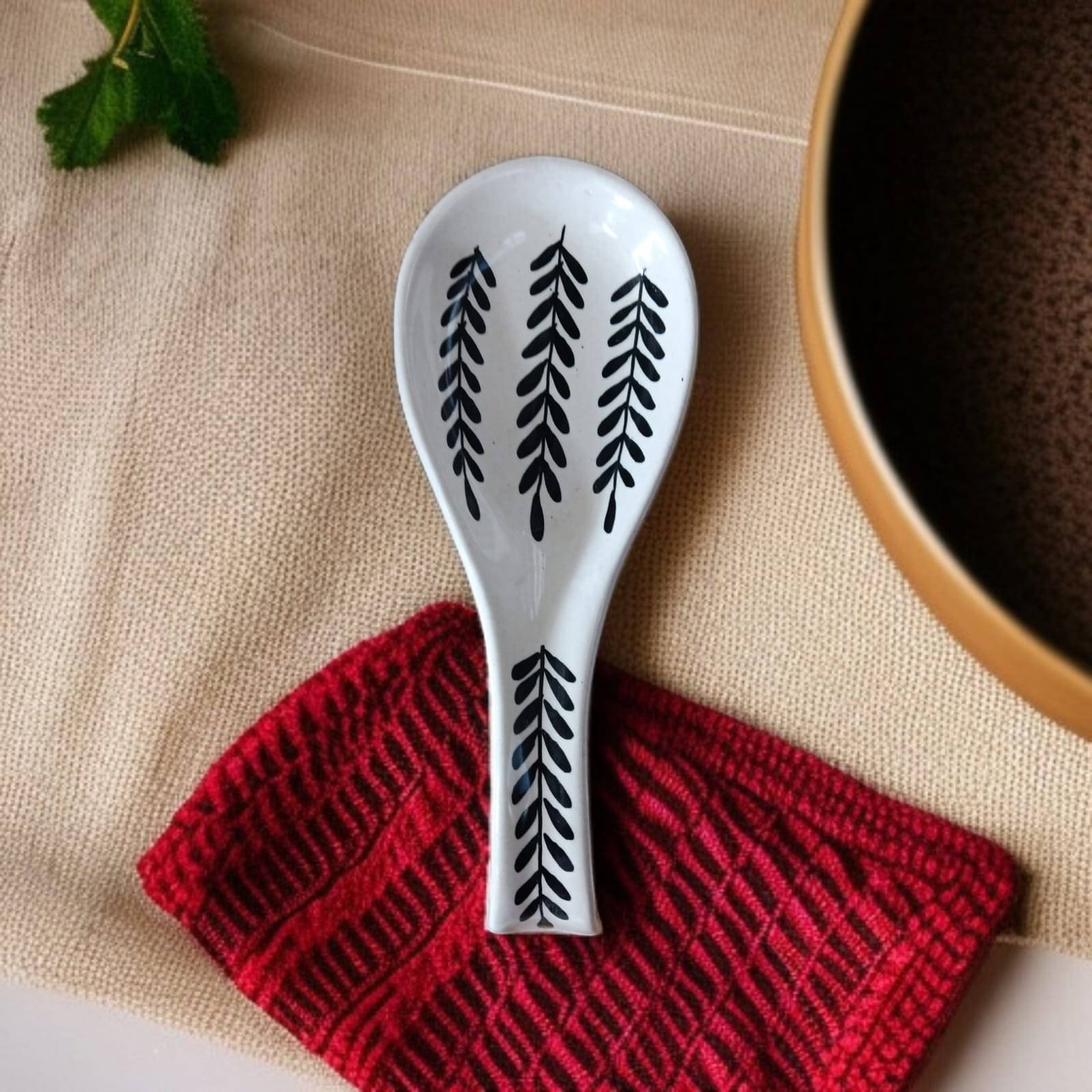     			Malaikah Leaf Long Spn Rst Ceramic Printed Soup Spoon White ( Pack of 1 )