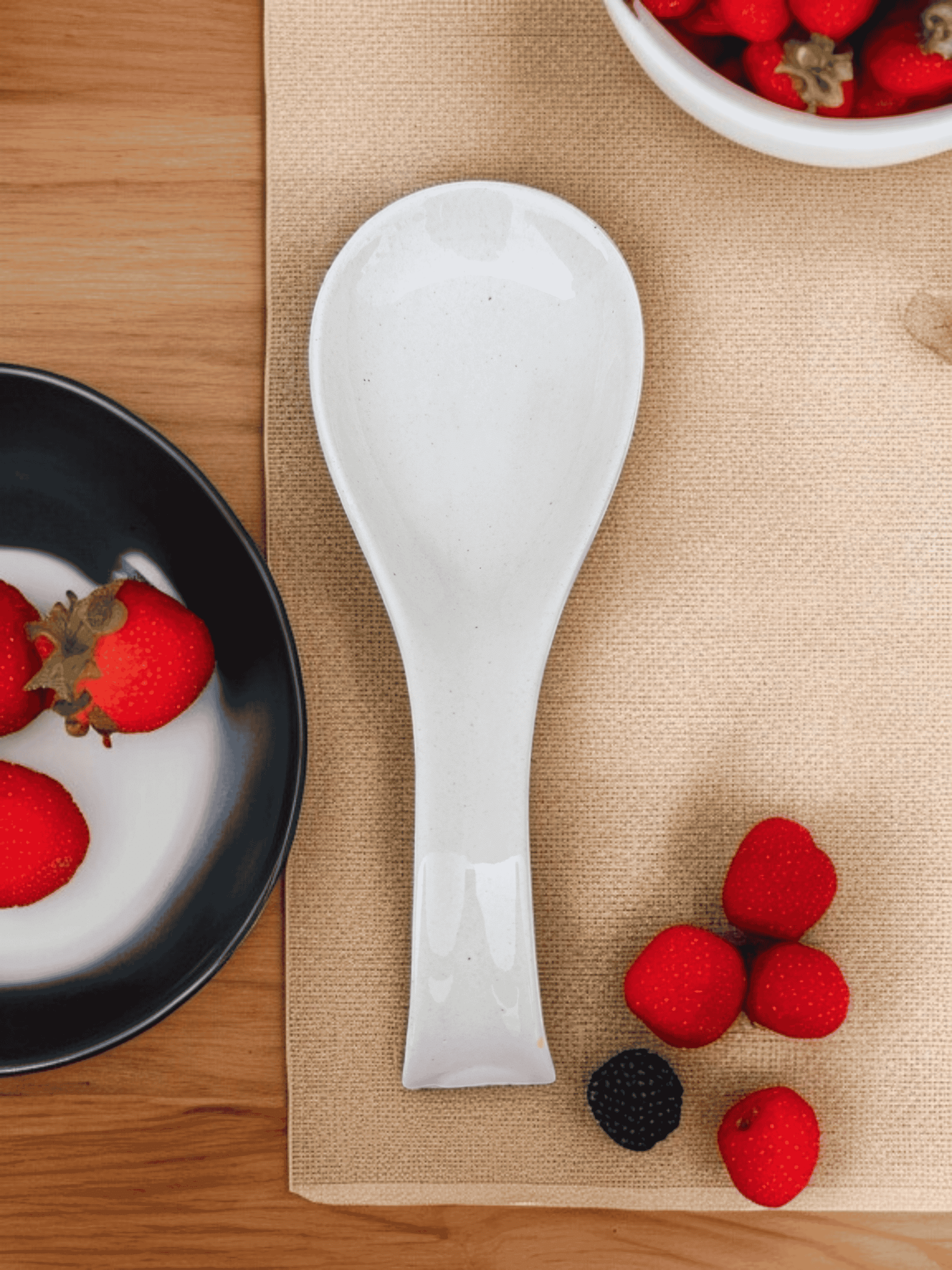     			Malaikah Wht Sld Lng Spn Rst Ceramic Plain Cutlery Holder White ( Pack of 1 )