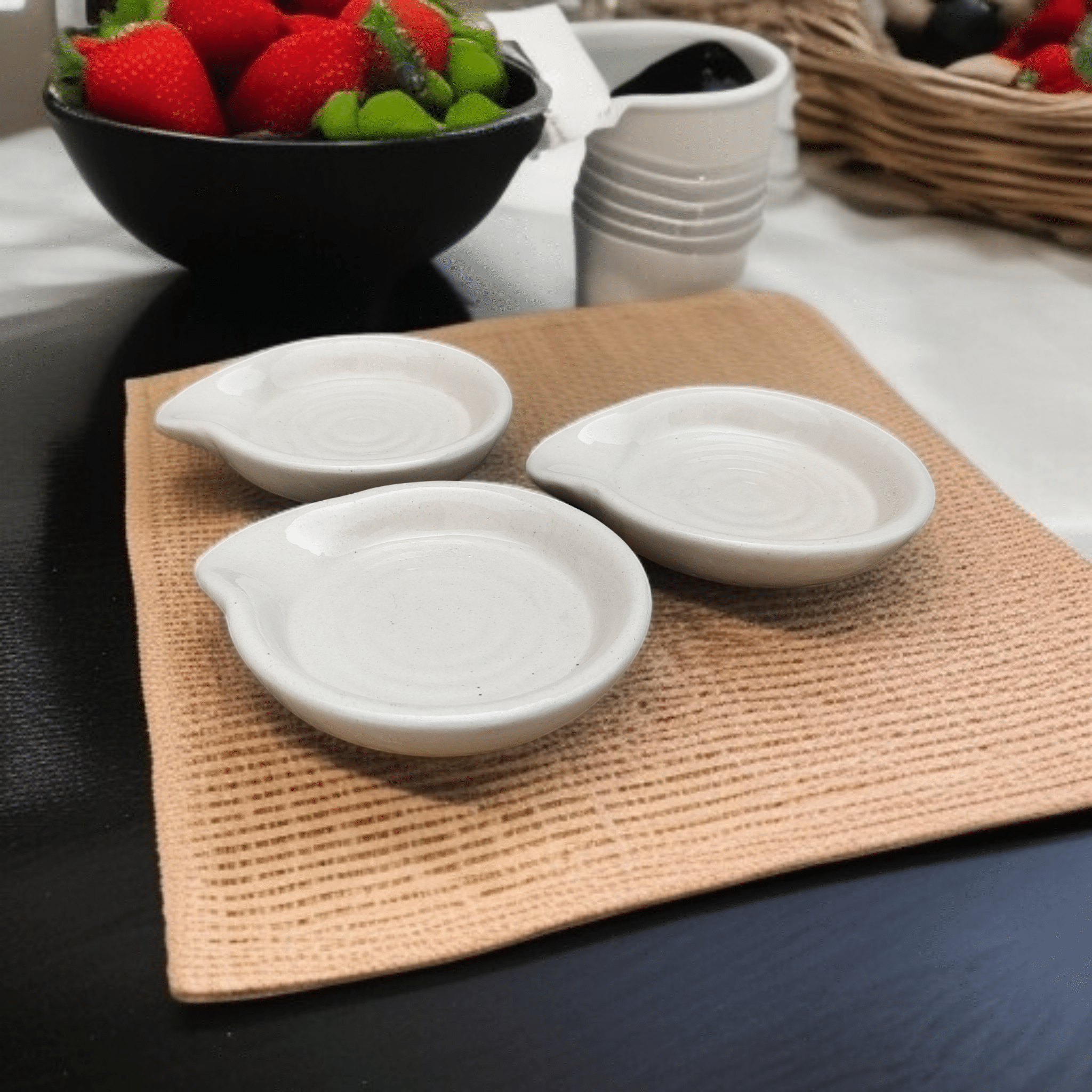     			Malaikah Wht Sld Rnd Spn Rst Ceramic Plain Cutlery Holder White ( Pack of 3 )