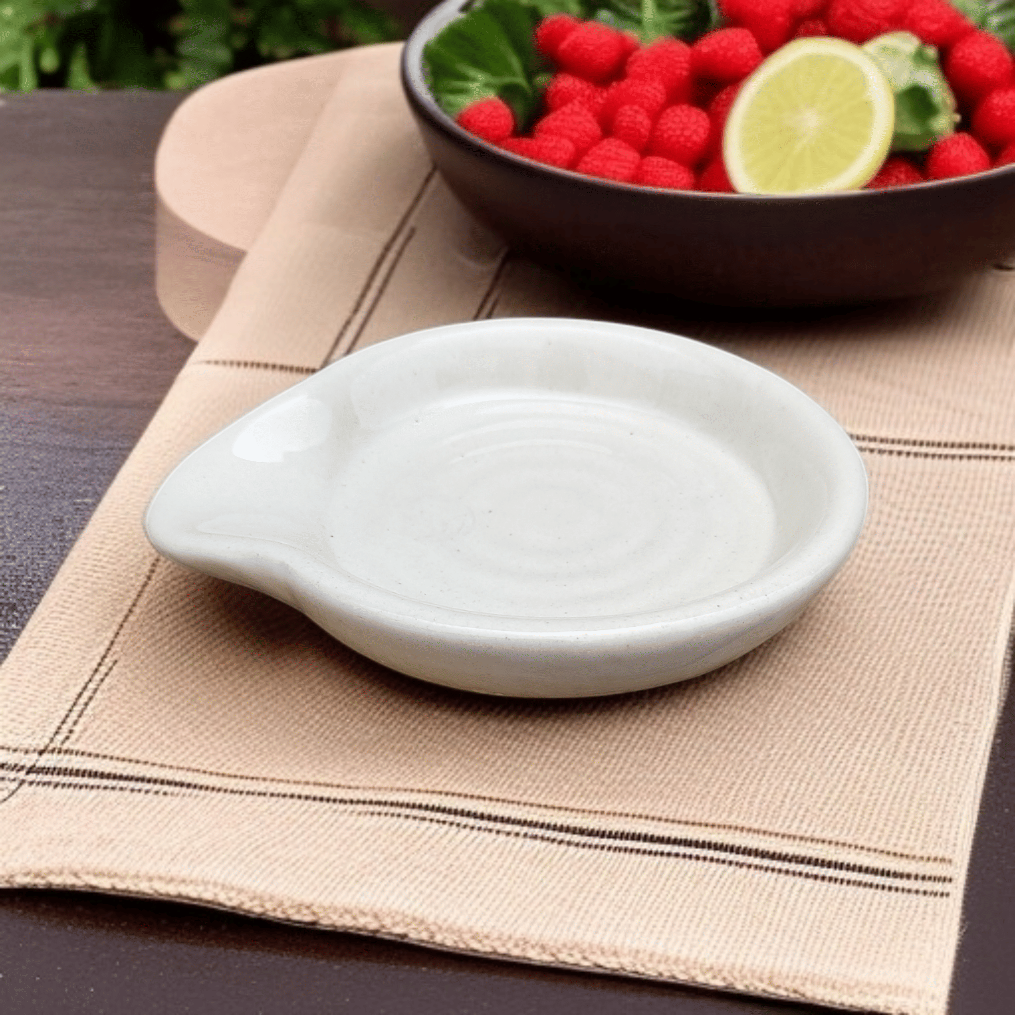    			Malaikah Wht Sld Rnd Spn Rst Ceramic Plain Cutlery Holder White ( Pack of 1 )