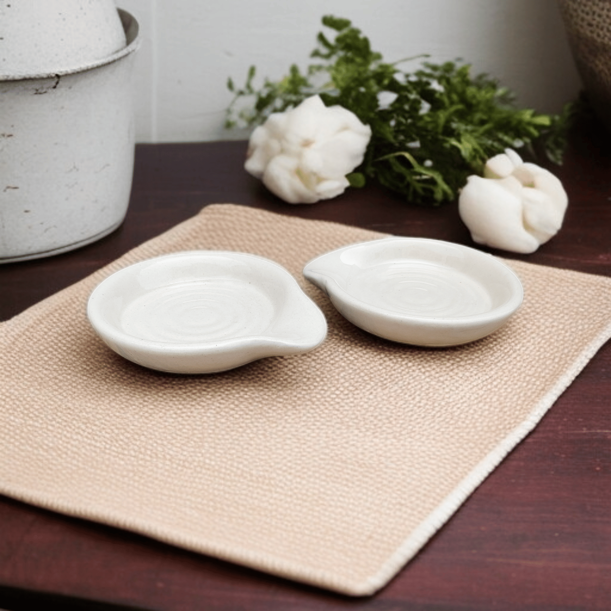     			Malaikah Wht Sld Rnd Spn Rst Ceramic Plain Cutlery Holder White ( Pack of 2 )