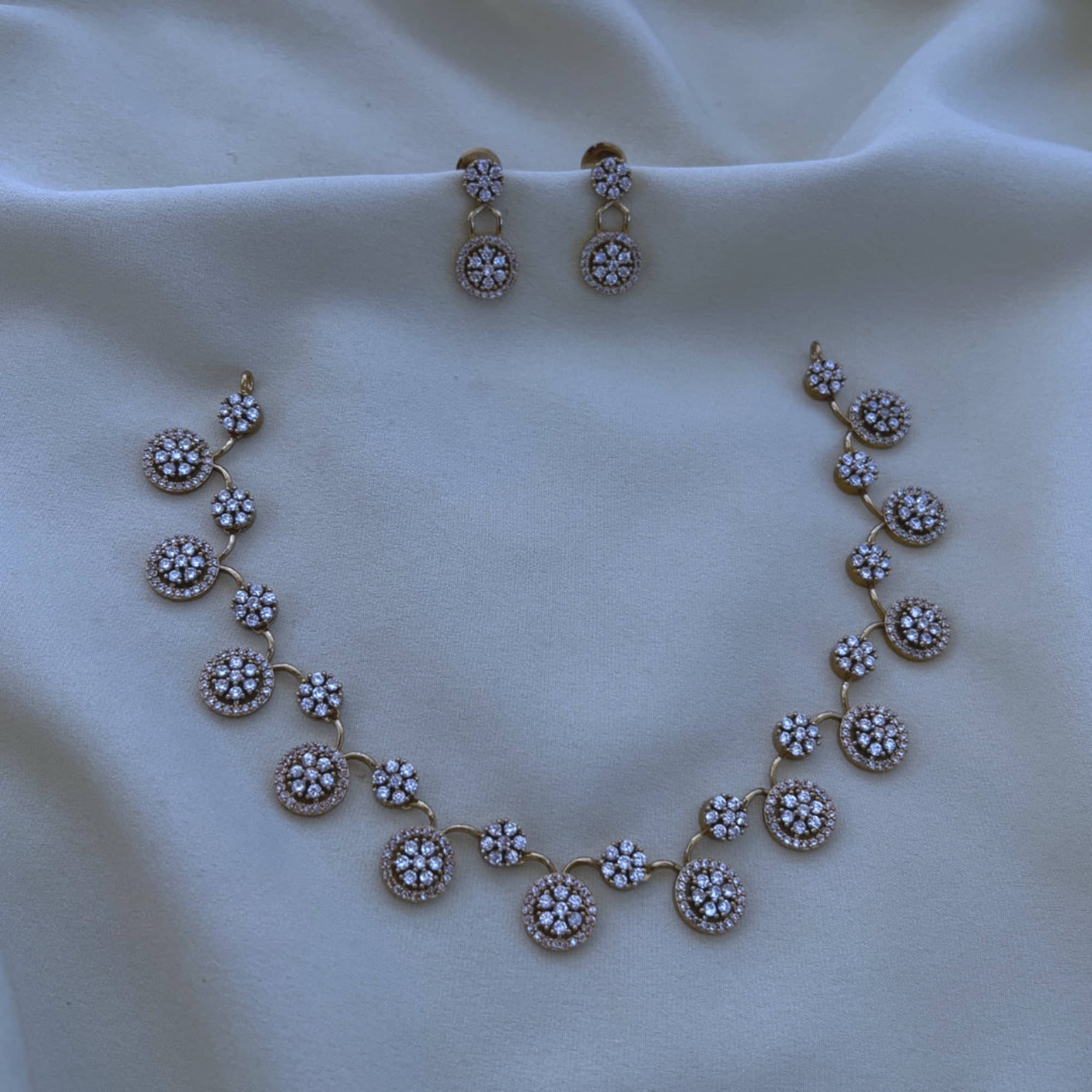 ROFARWORD Gold Brass Necklace Set ( Pack of 1 )