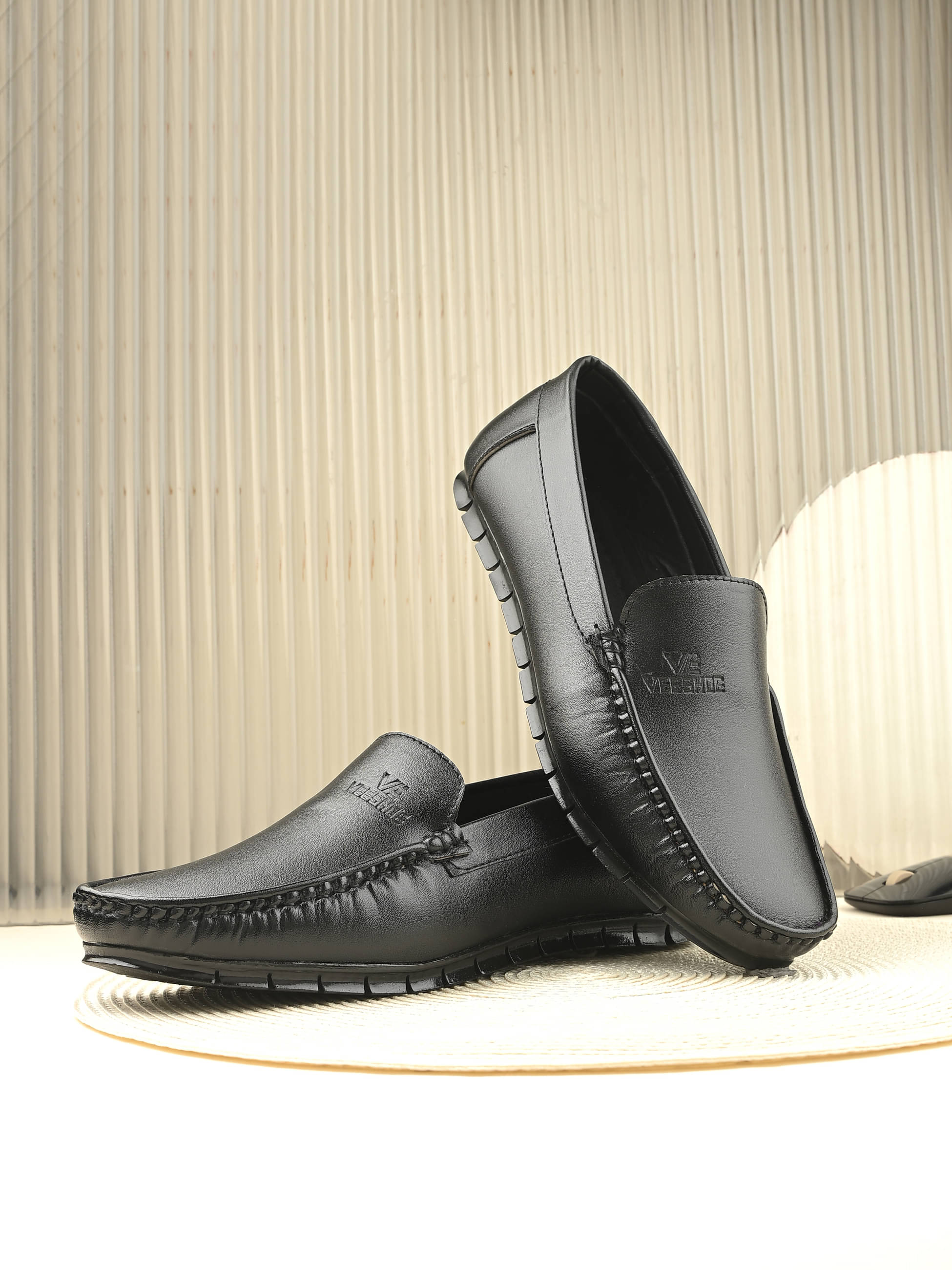     			VEESHOE Black Men's Slip on