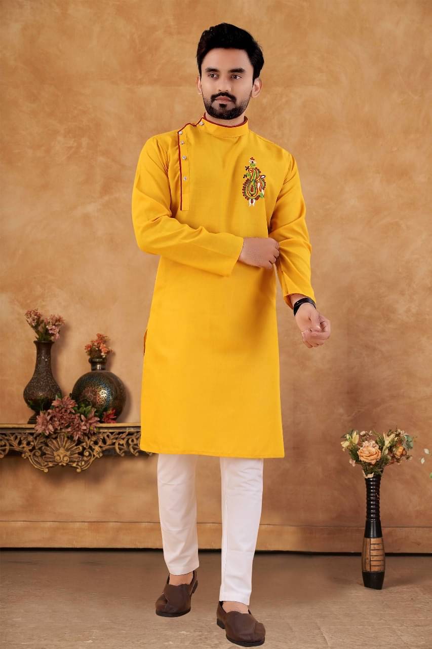     			AMAR VSTRA Black Cotton Blend Regular Fit Men's Kurta Pyjama Set ( Pack of 1 )