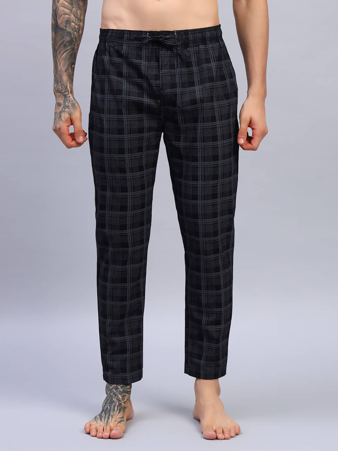 Flamboyant Black Cotton Men's Trackpants ( Pack of 1 ) - Track Pants | Buy online on ZillyBuy