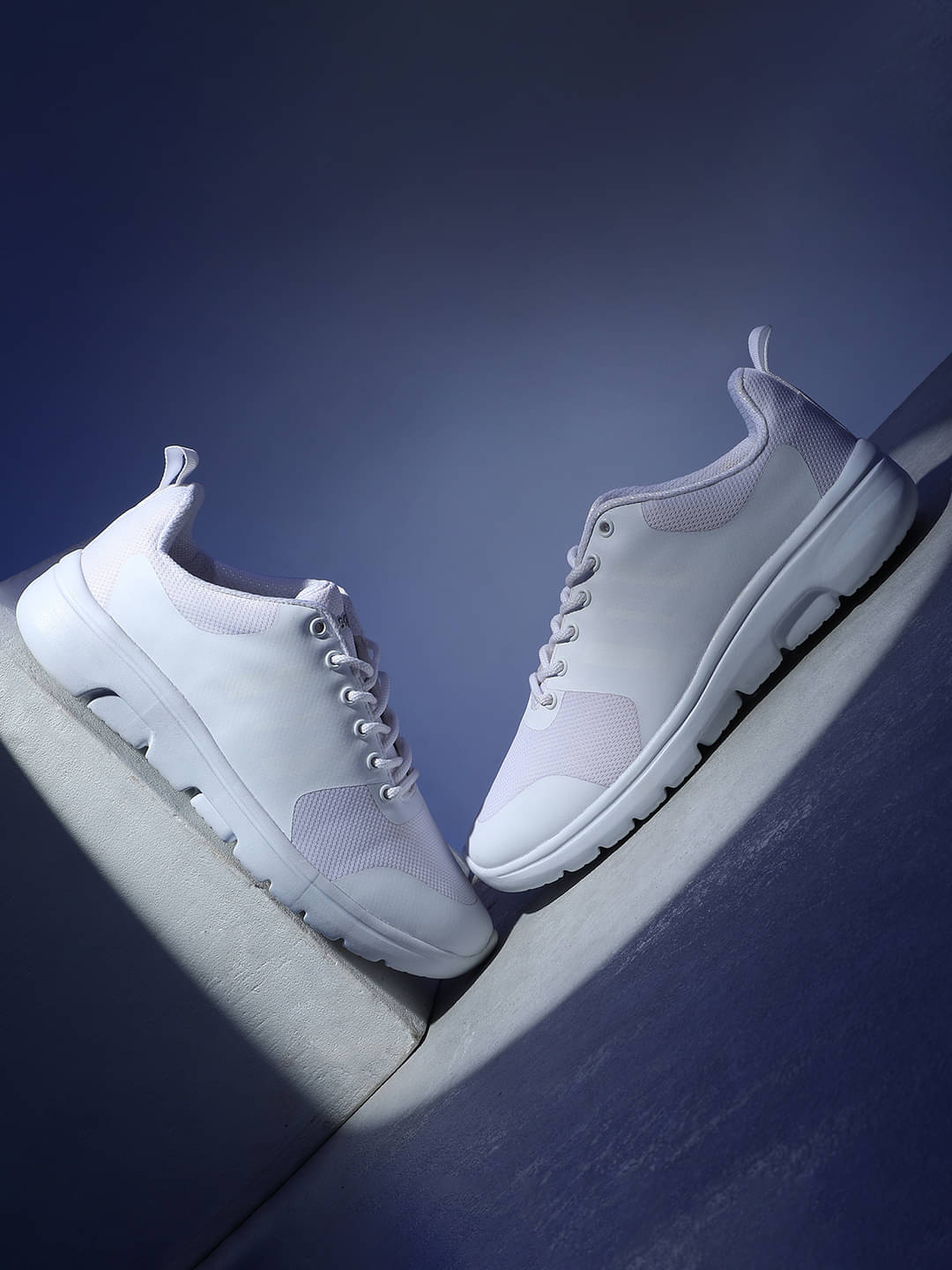     			Liberty TRIVSKO-2E White Men's Sports Running Shoes