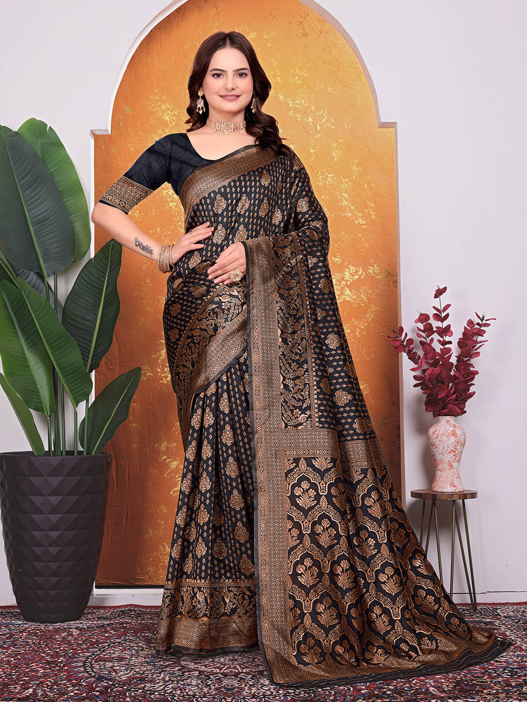 Maayro Silk Blend Embellished Banarasi saree With Unstitched Blouse Piece ( Black ) Maayro Silk Blend Embellished Banarasi saree With Unstitched Blouse Piece ( Black )