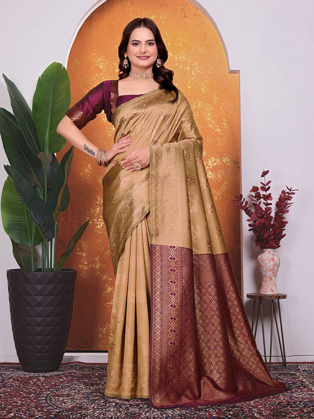 Maayro Silk Blend Embellished Banarasi saree With Unstitched Blouse Piece ( Nude )     			Maayro Silk Blend Embellished Banarasi saree With Unstitched Blouse Piece ( Nude )