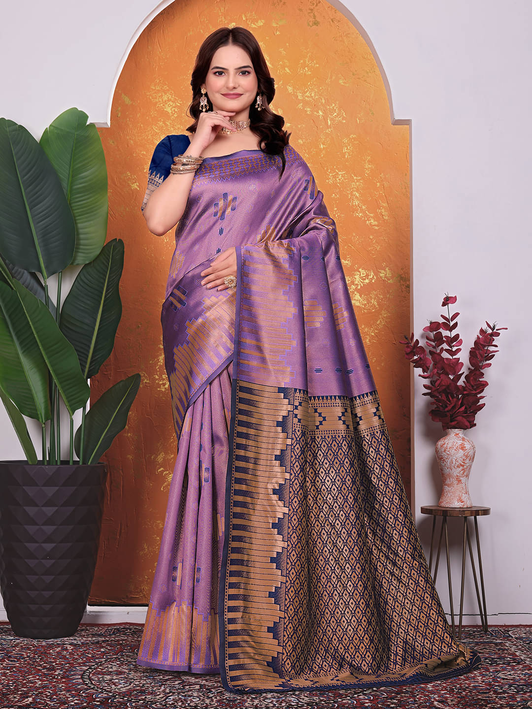     			Maayro Silk Blend Embellished Banarasi saree With Unstitched Blouse Piece ( Navy Blue )
