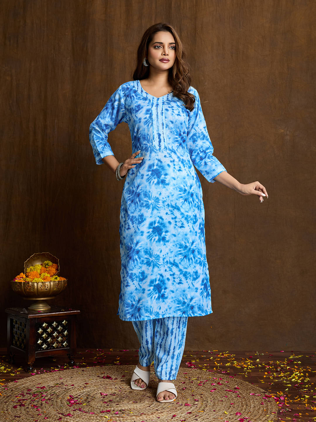 Women Basket Women Cotton Printed Straight Kurti With Pants ( Blue ) Women Basket Women Cotton Printed Straight Kurti With Pants ( Blue )