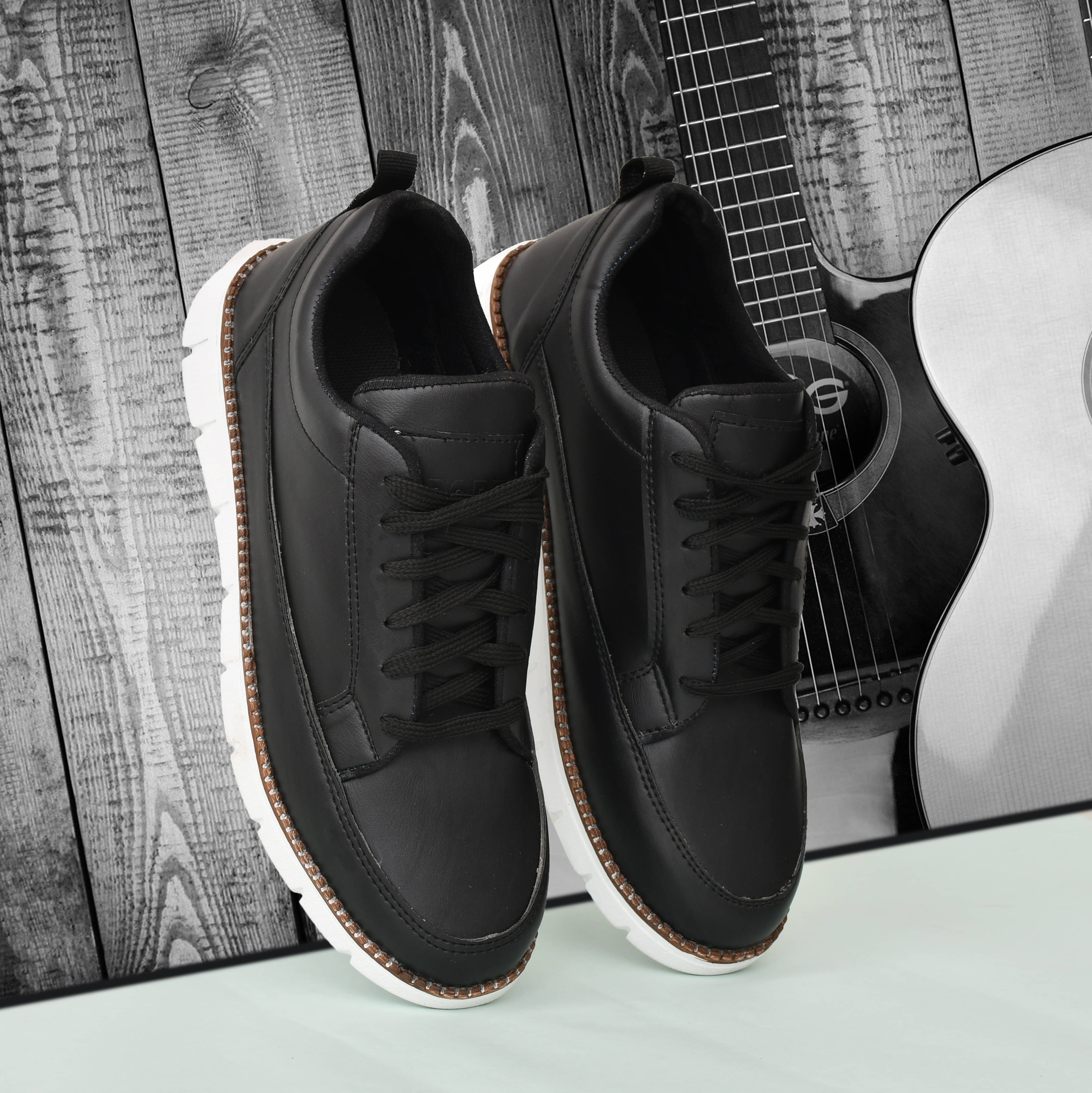     			Groofer Black Men's Sneakers