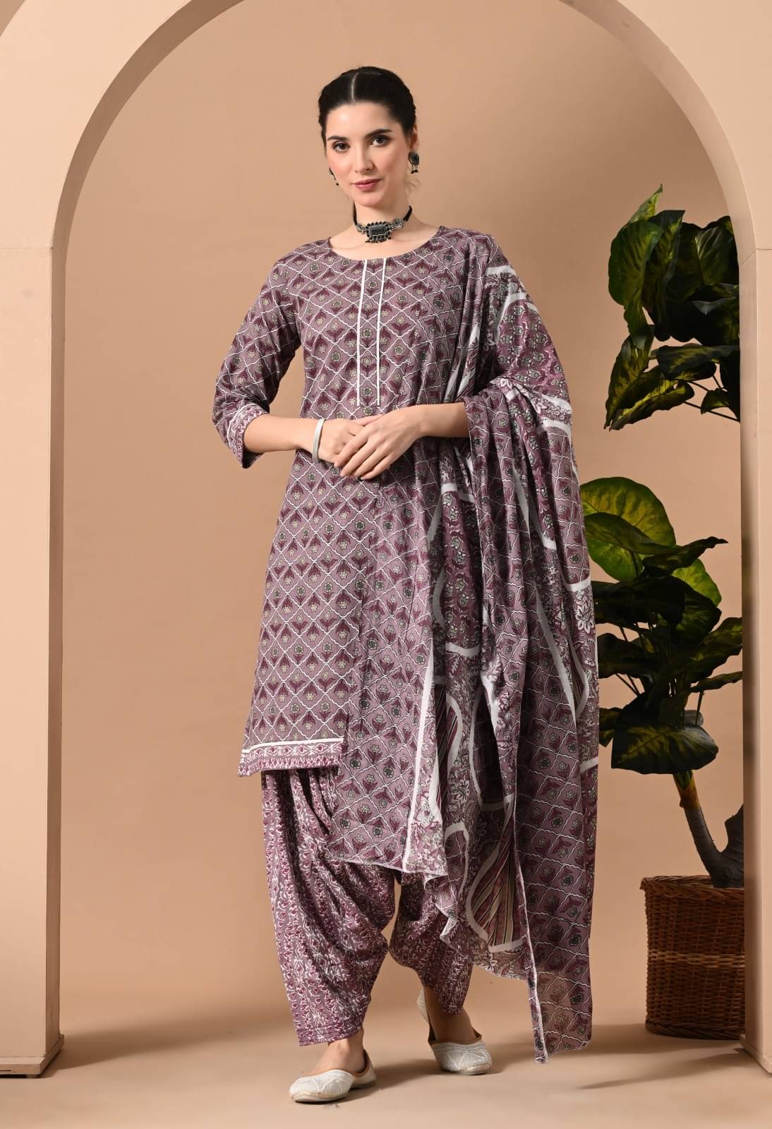 Metafab Women Cotton Blend Printed Straight Kurti With Patiala Salwar ( Maroon )     			Metafab Women Cotton Blend Printed Straight Kurti With Patiala Salwar ( Maroon )