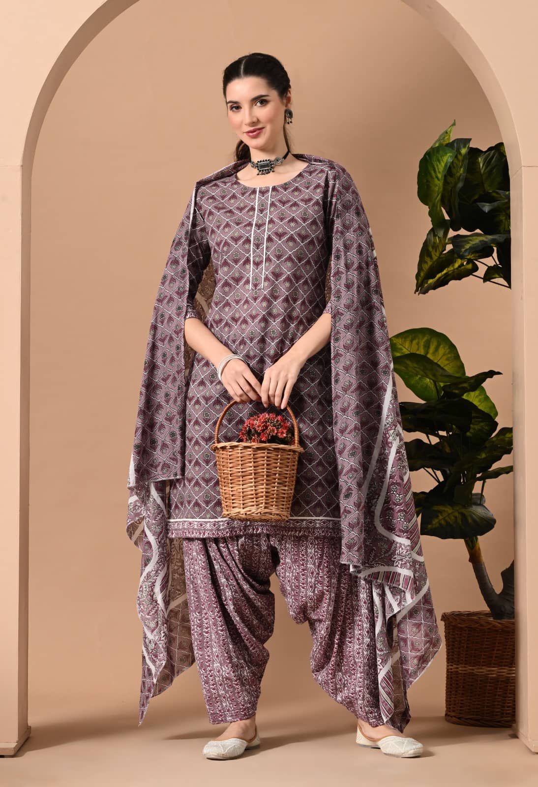 Metafab Women Cotton Blend Printed Straight Kurti With Patiala Salwar ( Maroon )