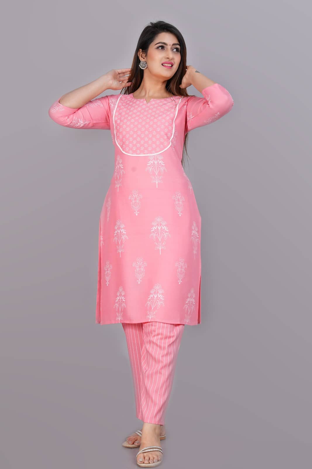 Metafab Women Viscose Printed Straight Kurti With Pants ( Grey )
