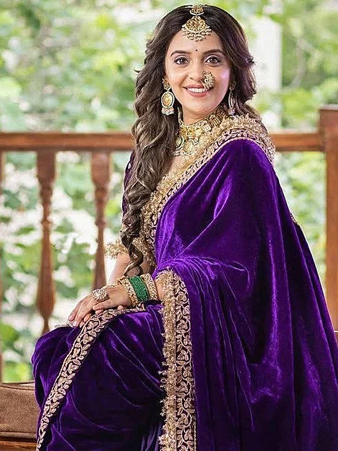     			Prazvika Velvet Embroidered Chanderi saree With Unstitched Blouse Piece ( Wine )