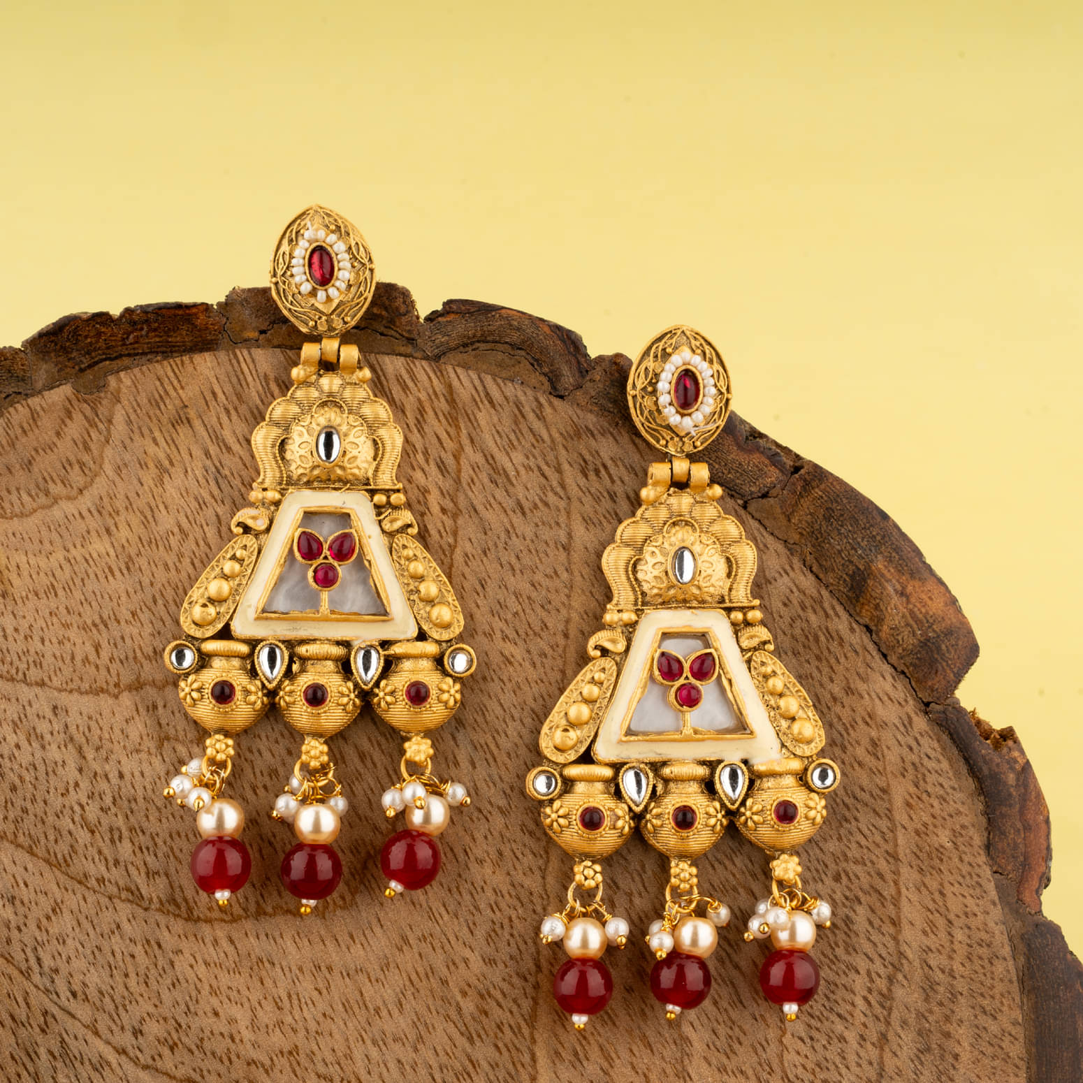     			Rhosyn Red Drop Earrings ( Pack of 1 )