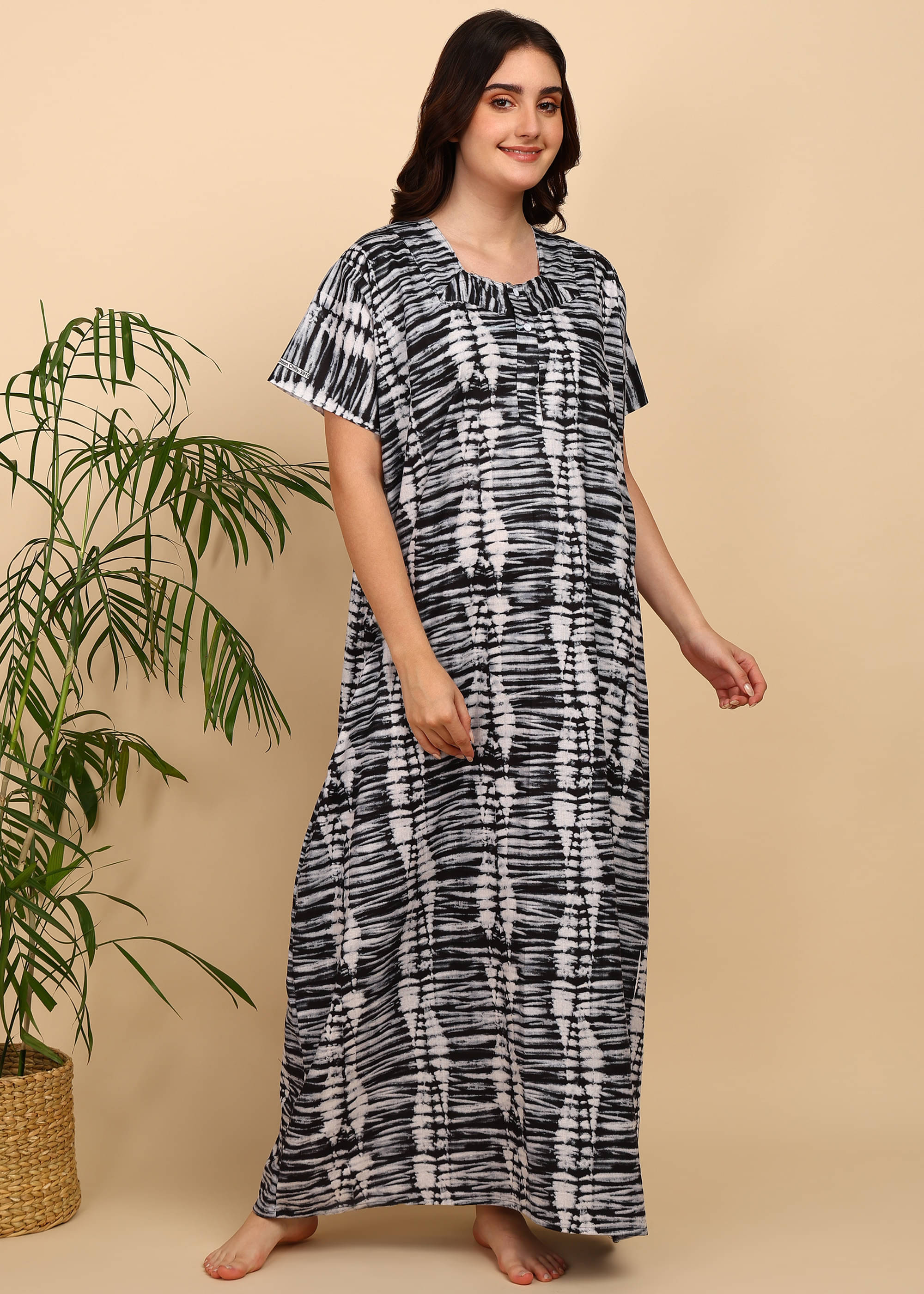     			manidhari fab Black Cotton Women's Nightwear Nighty & Night Gowns ( Pack of 1 )
