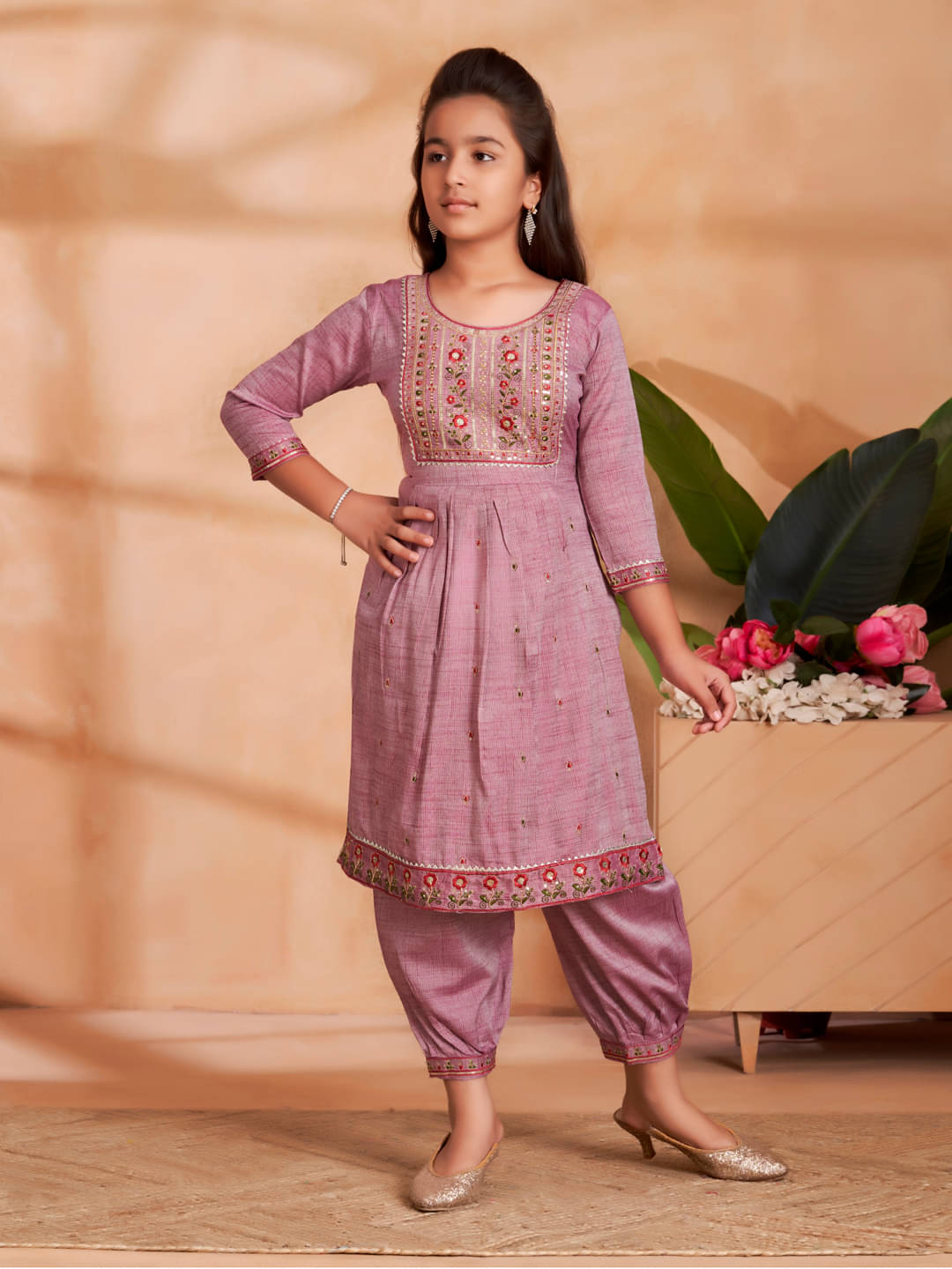     			Aarika Girls Cotton Blend Kurti with Salwar ( Pack of 1 , Wine )