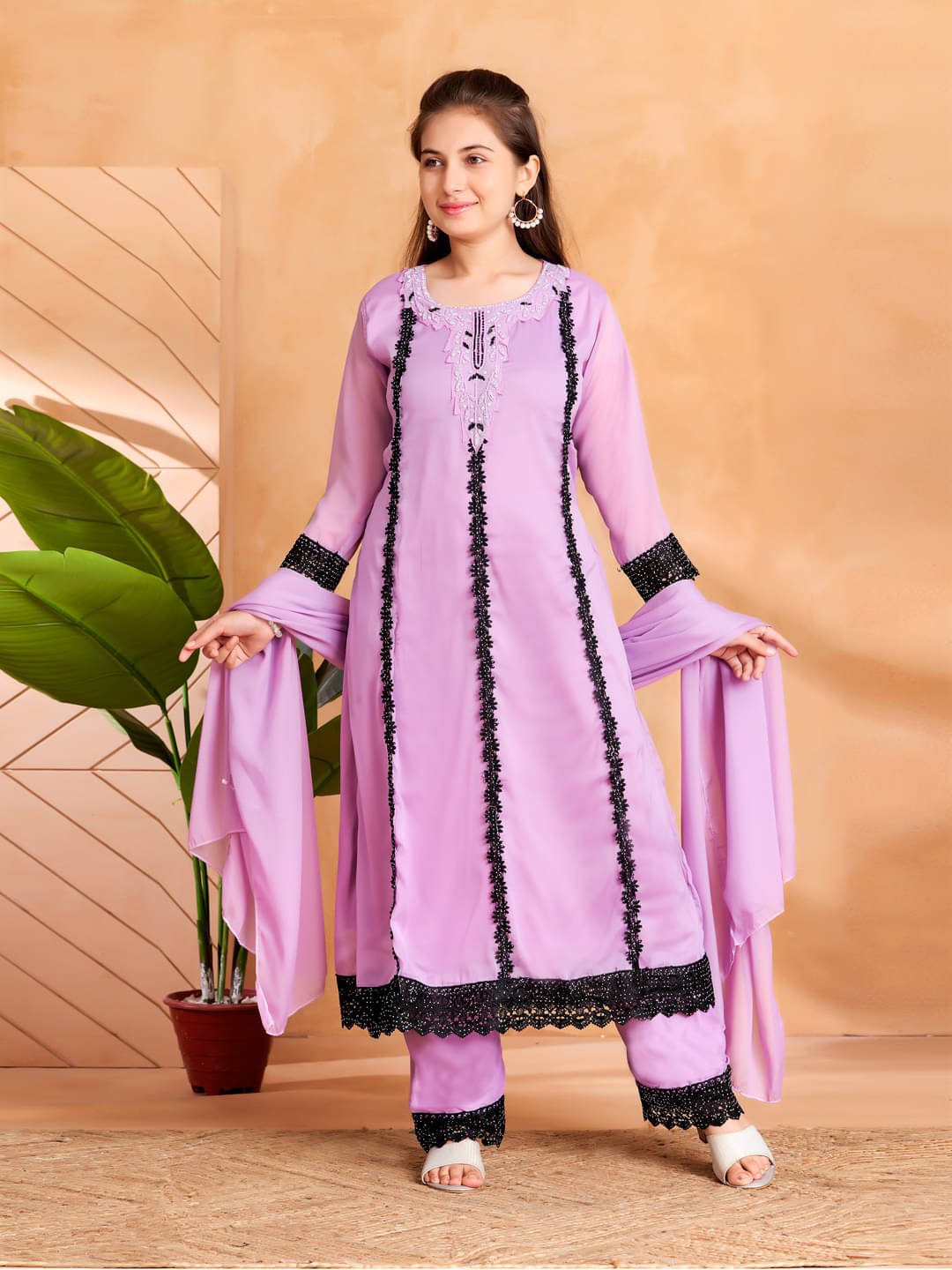     			Aarika Girls Georgette Kurti with Pants ( Pack of 1 , Purple )