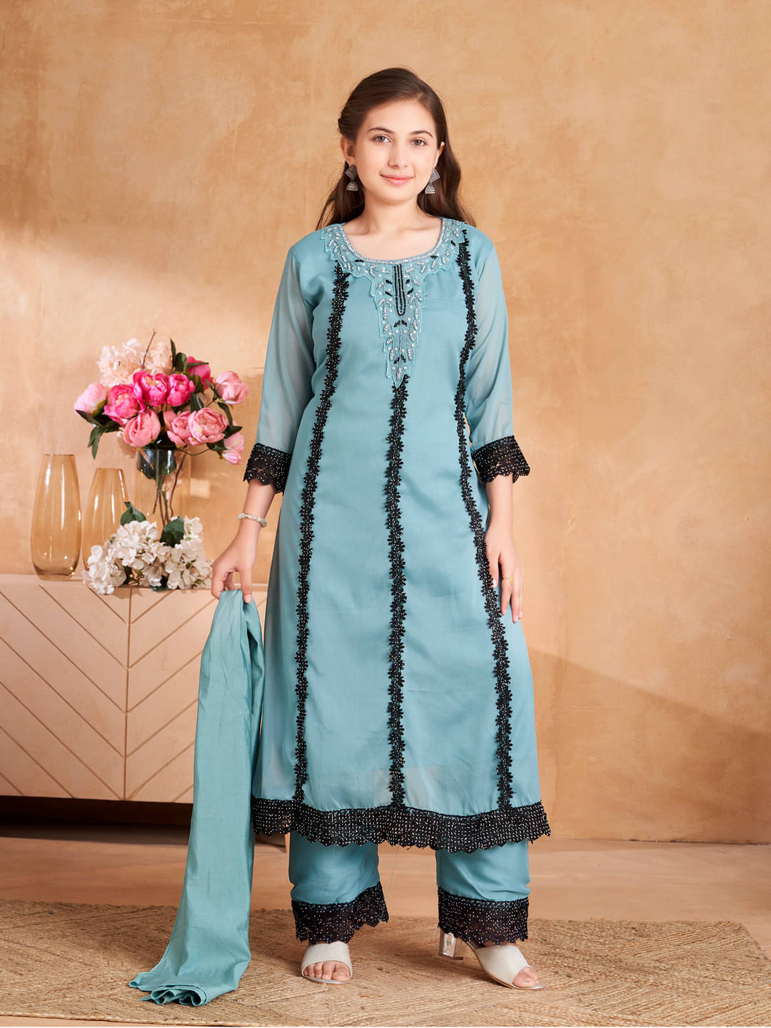     			Aarika Girls Georgette Kurti with Pants ( Pack of 1 , Turquoise )