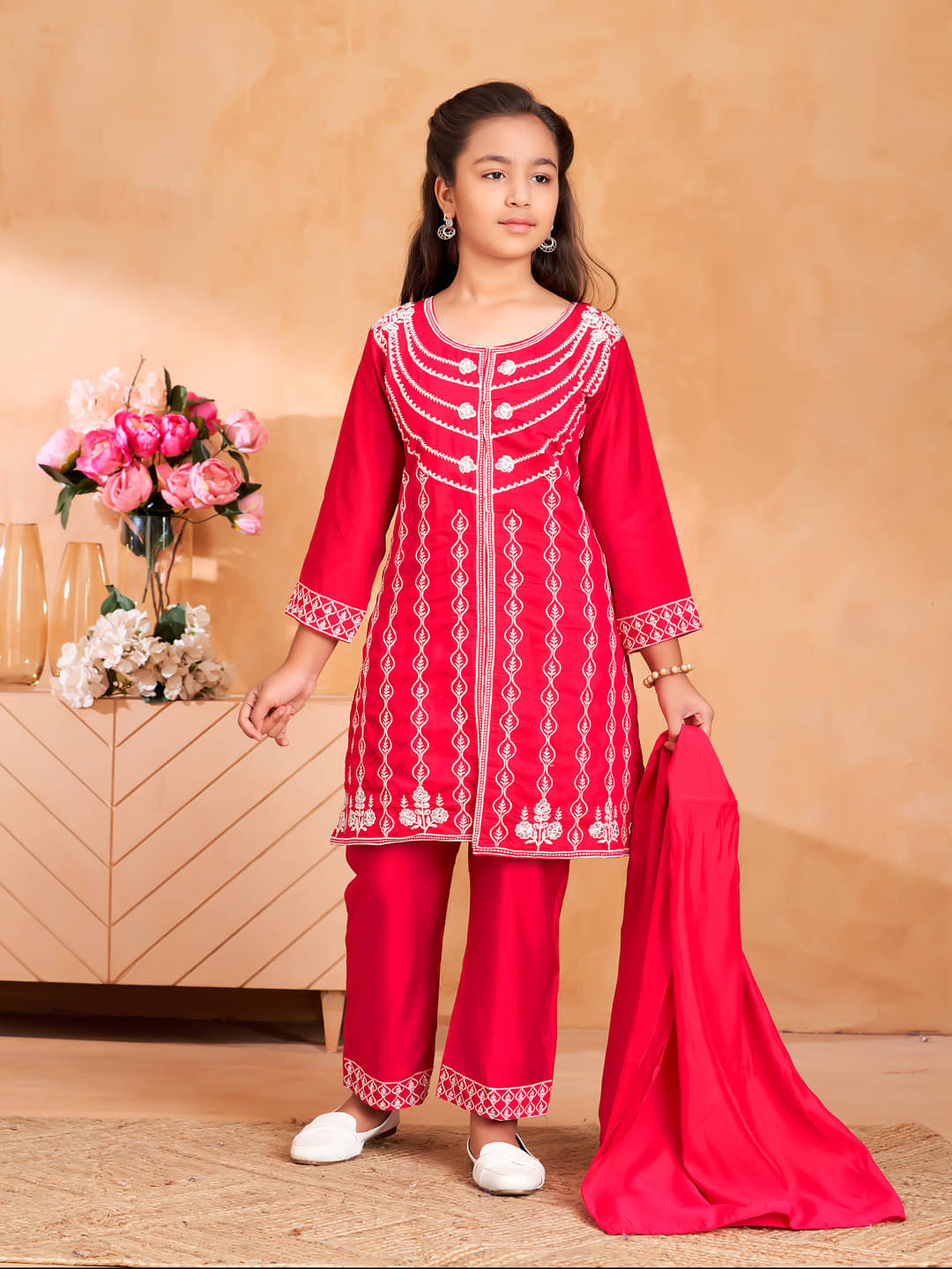     			Aarika Girls Silk Kurti with Pants ( Pack of 1 , Pink )
