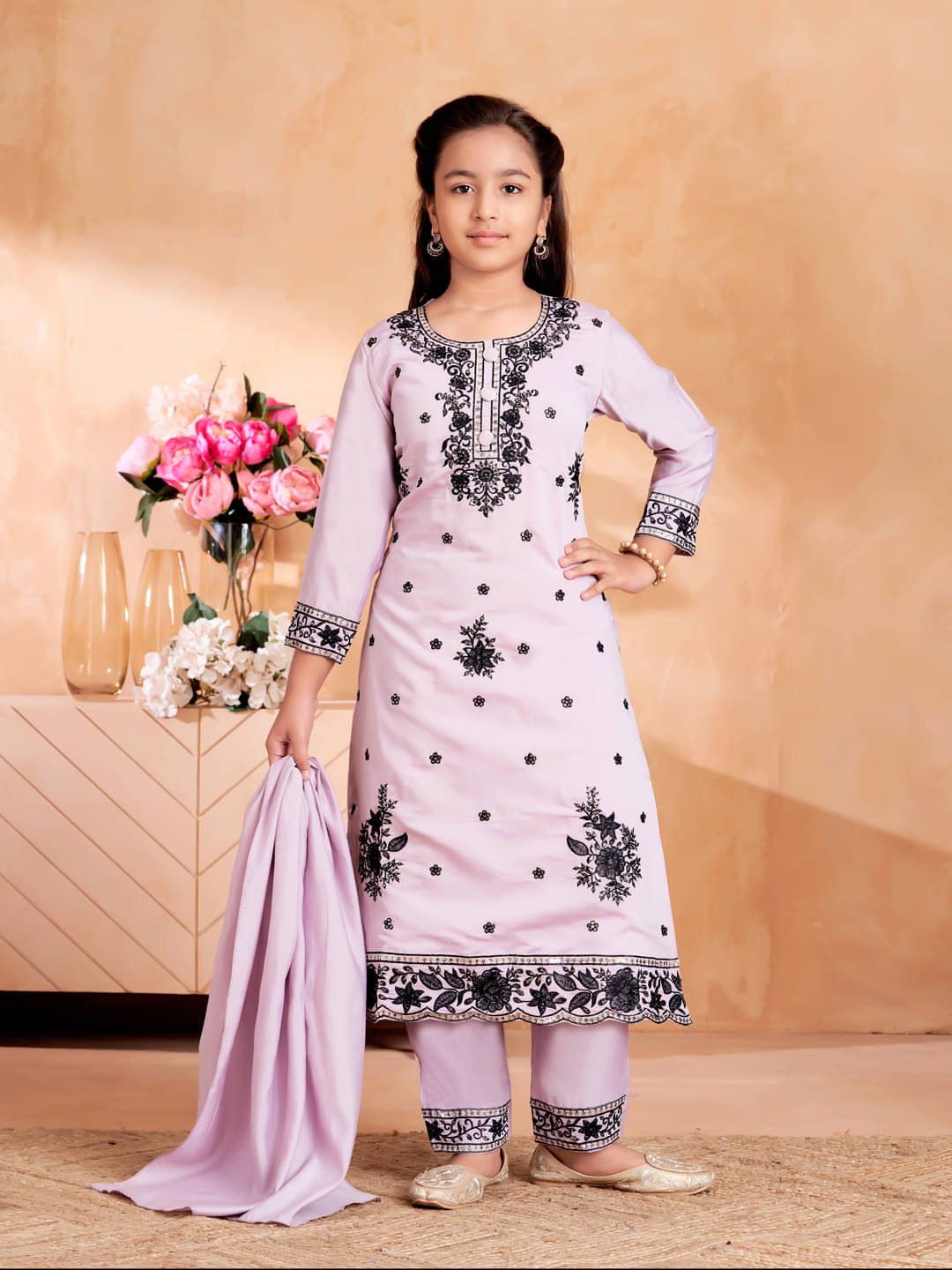     			Aarika Girls Silk Kurti with Pants ( Pack of 1 , Purple )