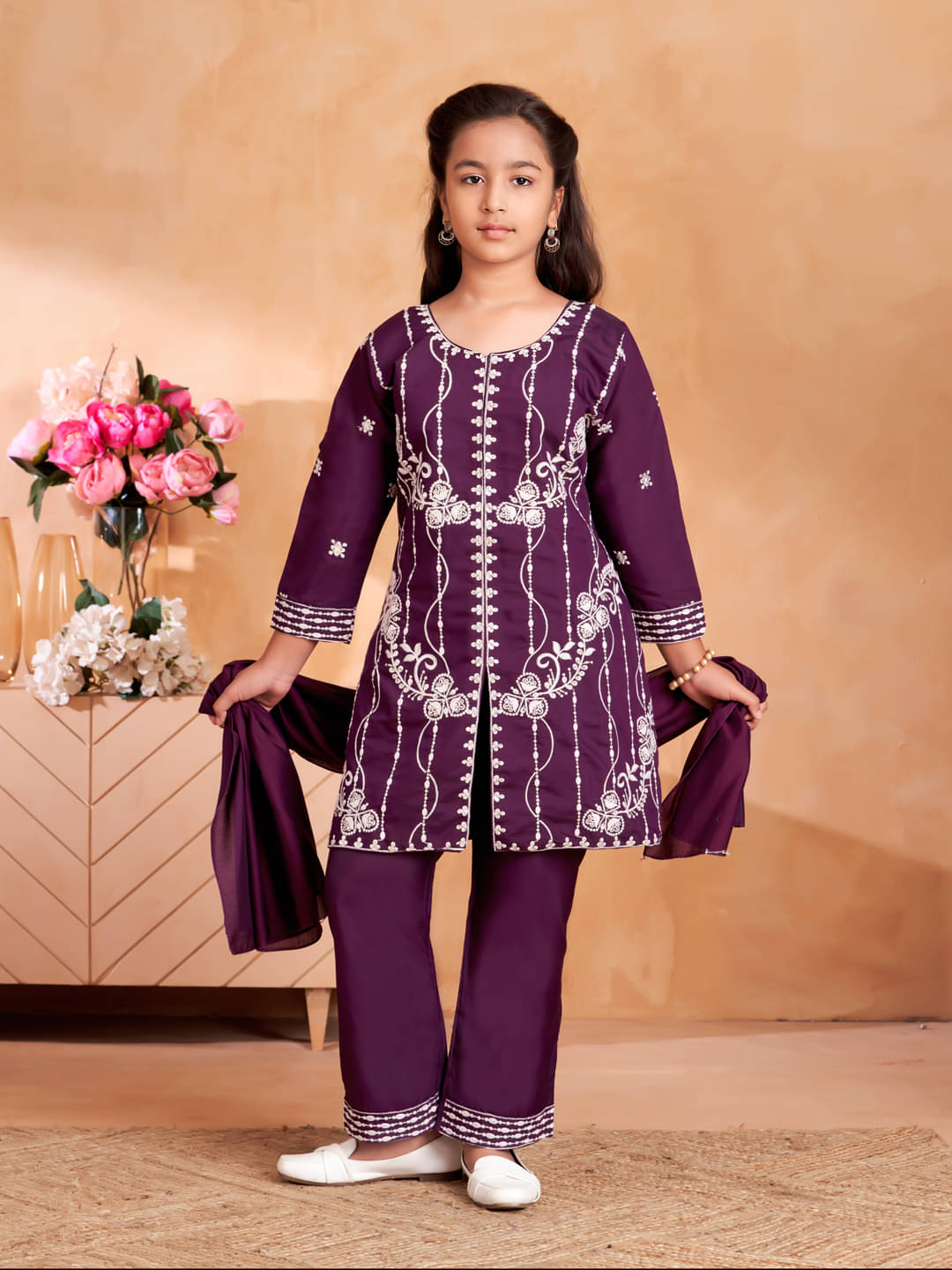     			Aarika Girls Silk Kurti with Pants ( Pack of 1 , Purple )
