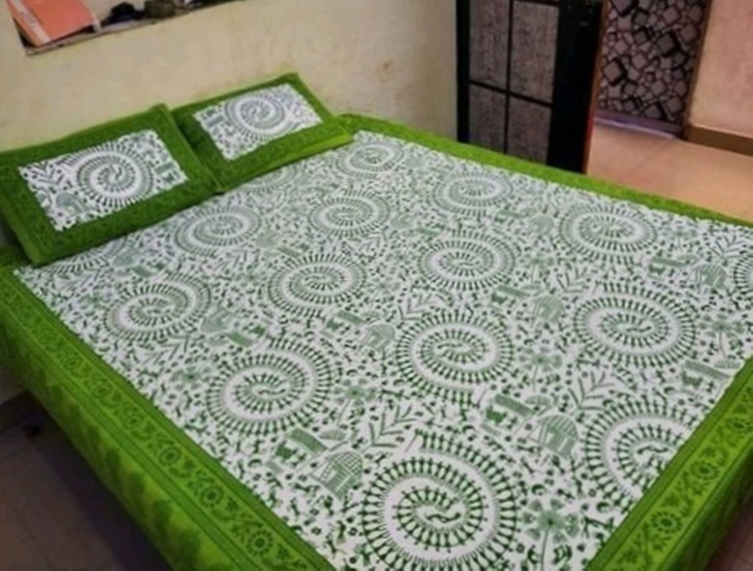     			Batham Handloom Cotton 1 Double Bedsheet with 2 Pillow Covers ( Green )
