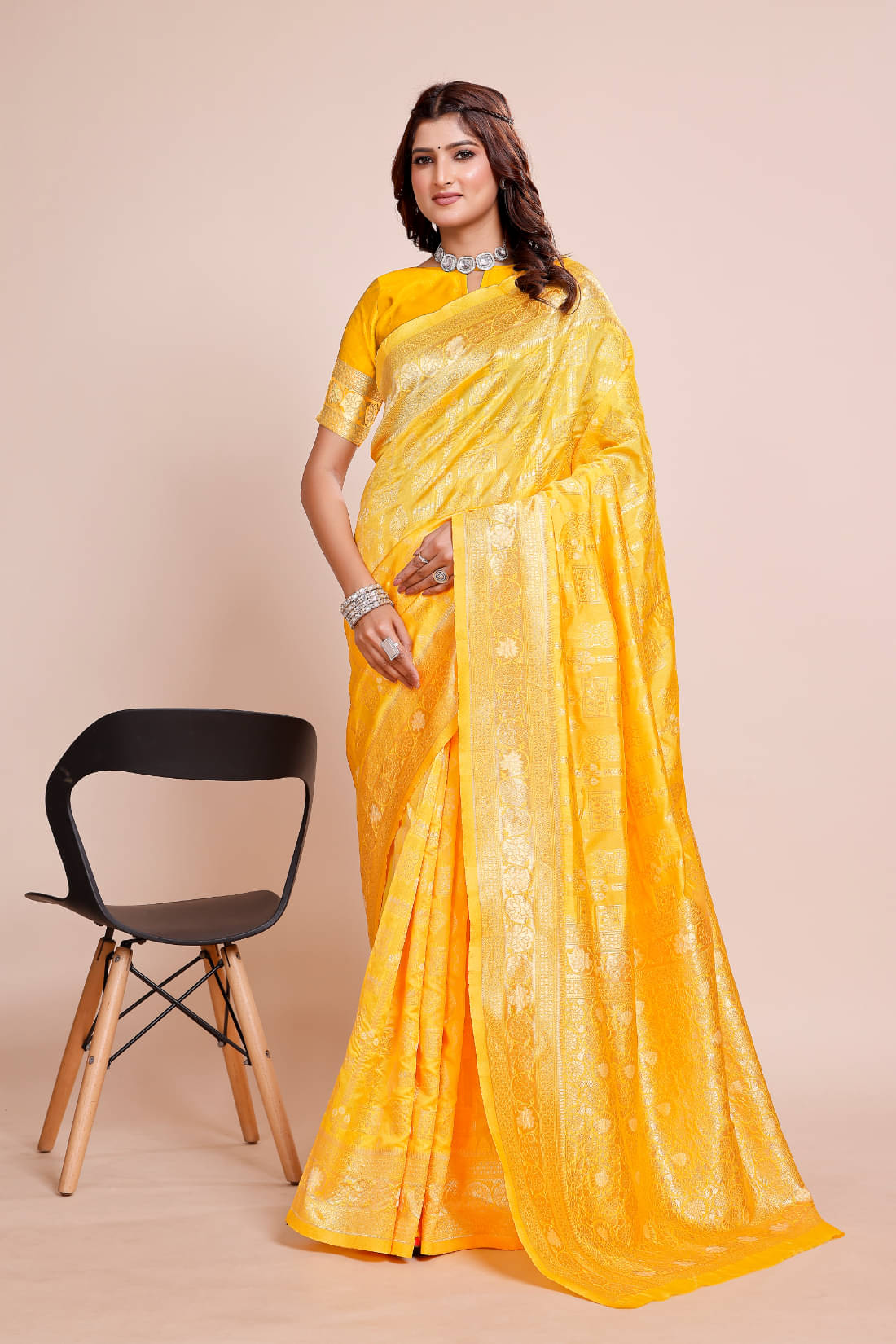 DHAYNA AND REEWA FASHION Jacquard Woven Saree With Unstitched Blouse Piece ( Gold )     			DHAYNA AND REEWA FASHION Jacquard Woven Saree With Unstitched Blouse Piece ( Gold )